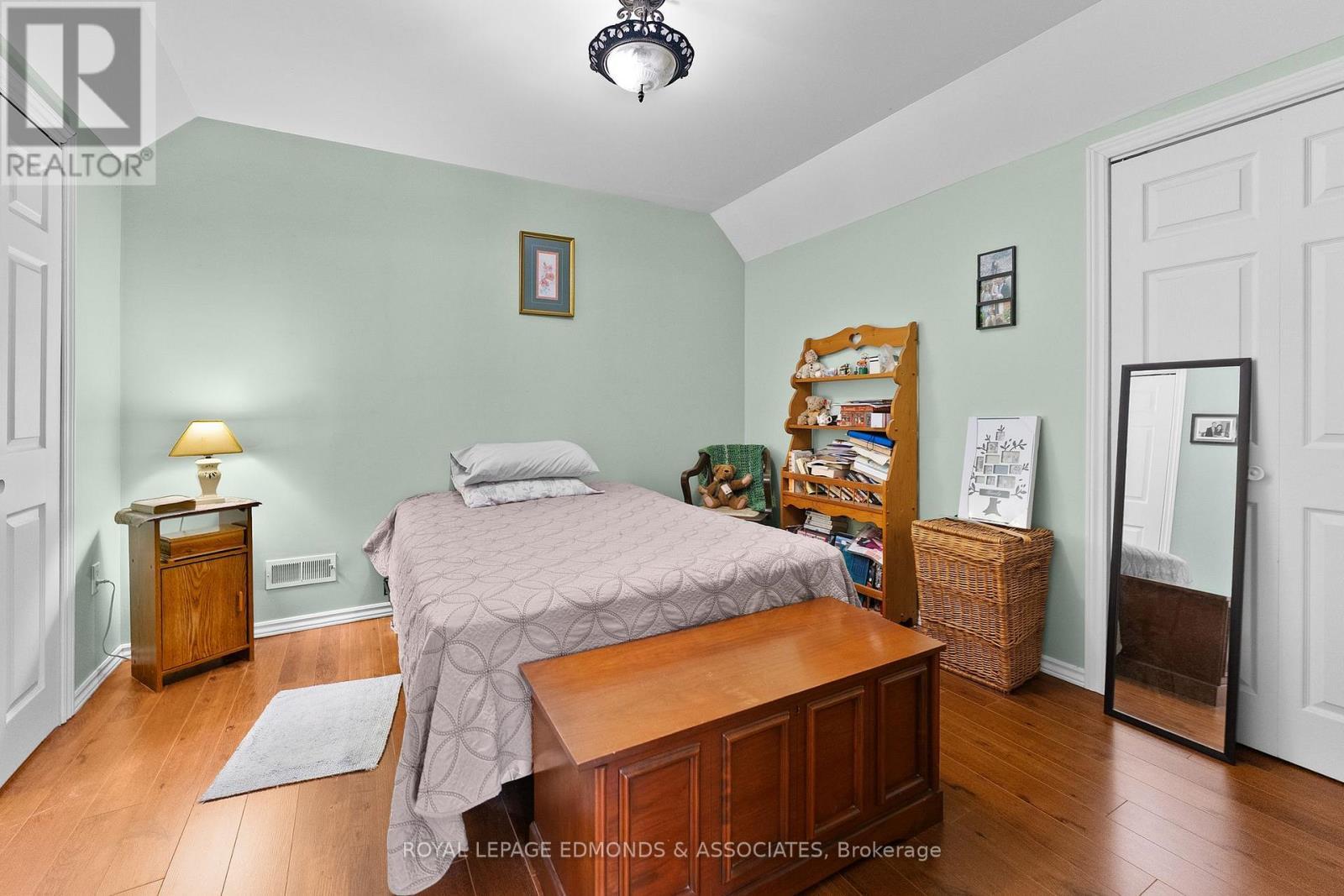 












219 ZANDERS ROAD

,
Laurentian Valley,




Ontario
K8A6W8

