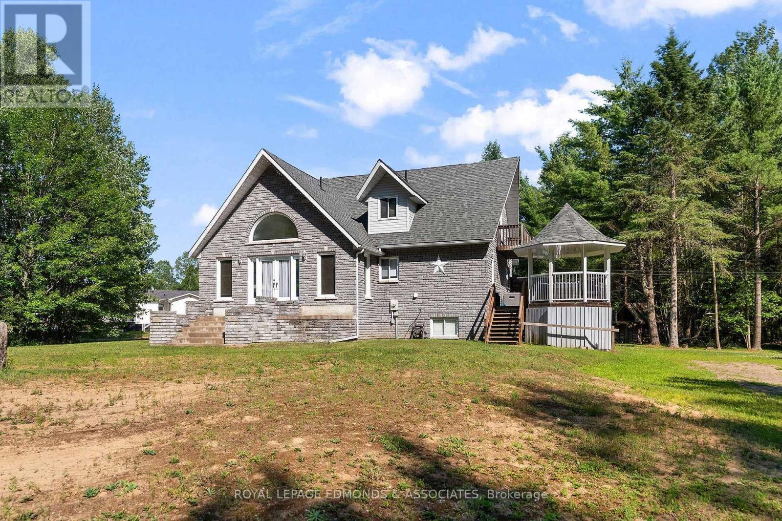 












219 ZANDERS ROAD

,
Laurentian Valley,




Ontario
K8A6W8

