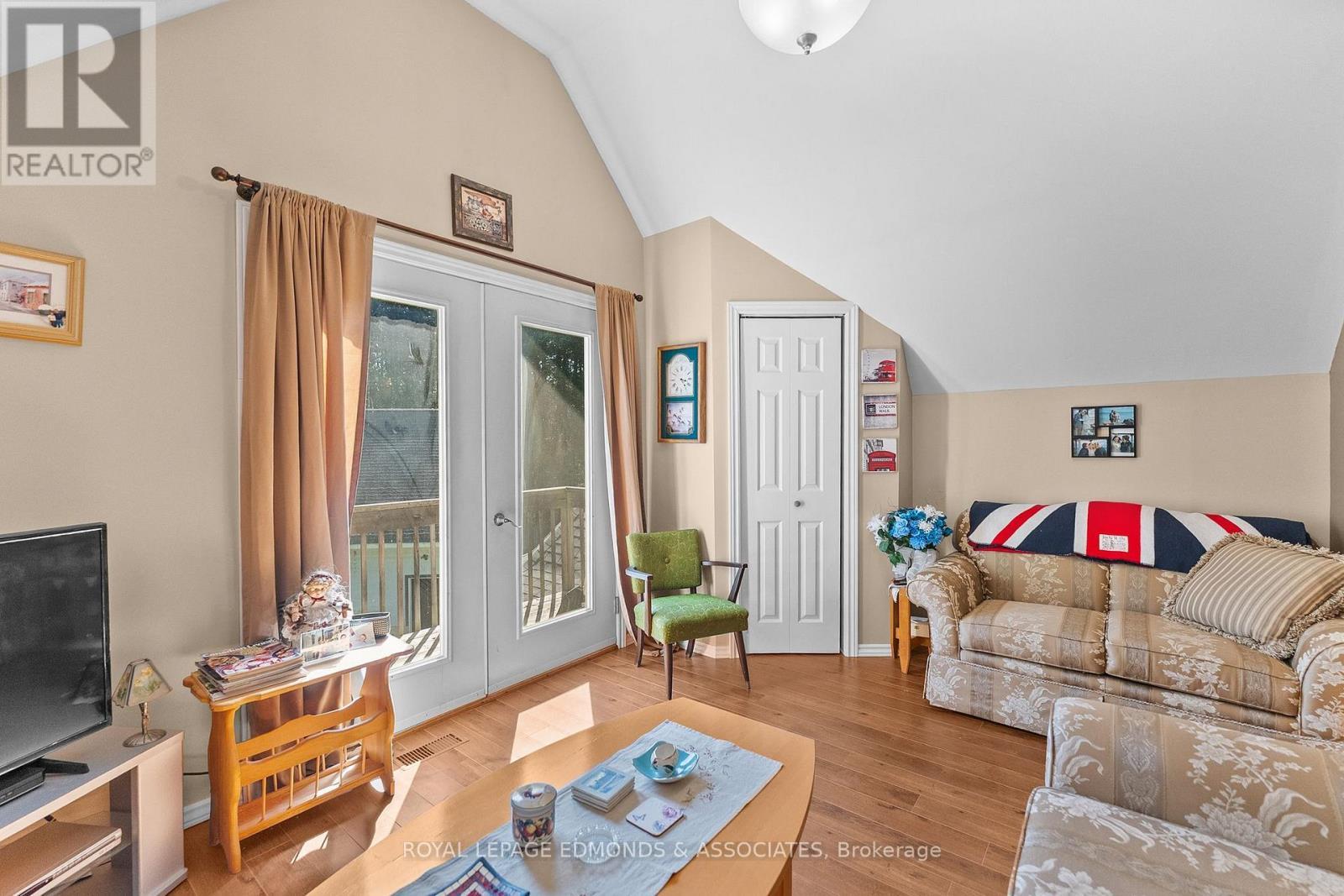 












219 ZANDERS ROAD

,
Laurentian Valley,




Ontario
K8A6W8

