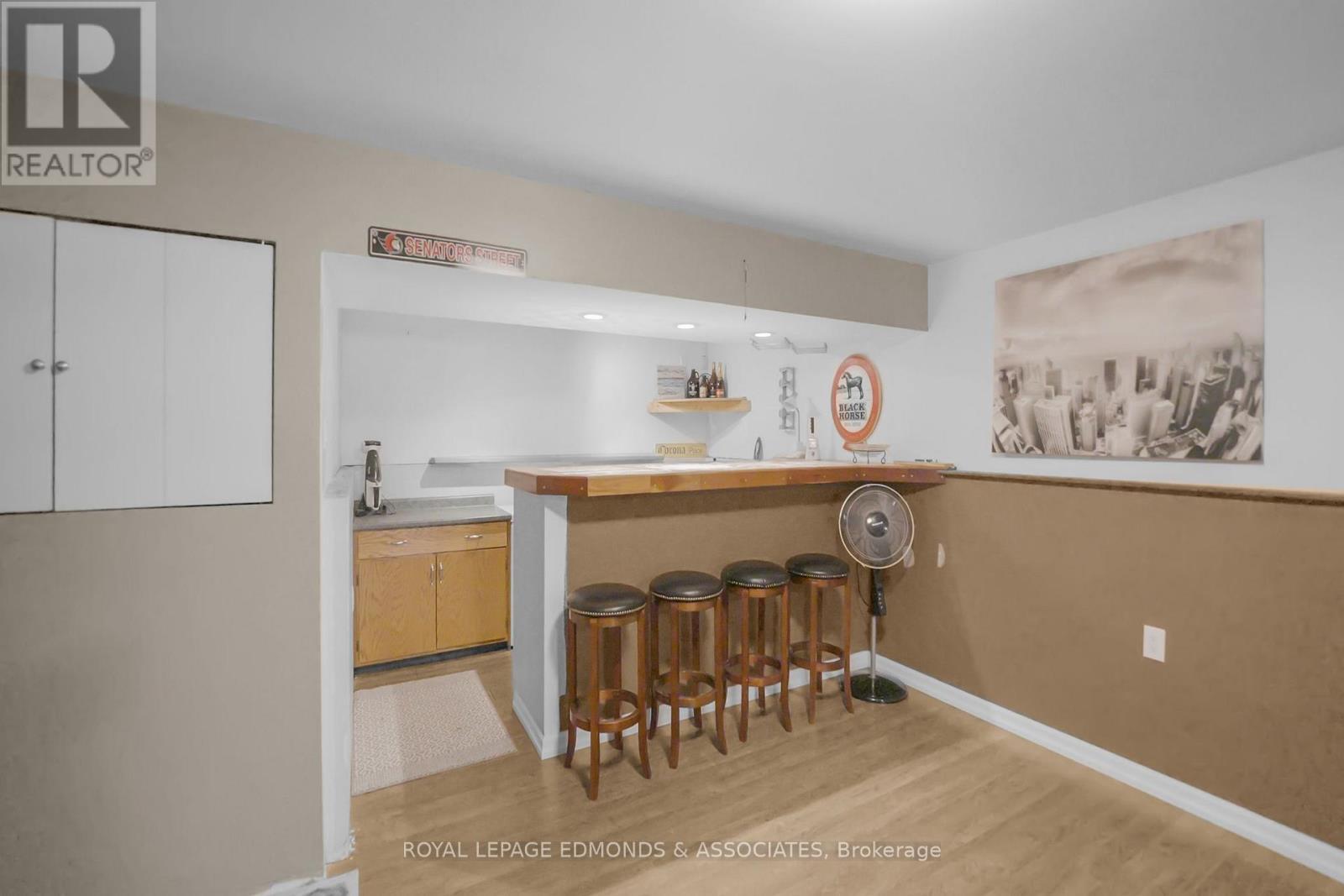 












219 ZANDERS ROAD

,
Laurentian Valley,




Ontario
K8A6W8

