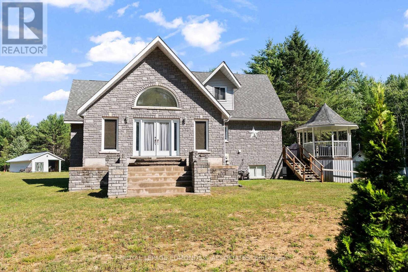 












219 ZANDERS ROAD

,
Laurentian Valley,




Ontario
K8A6W8

