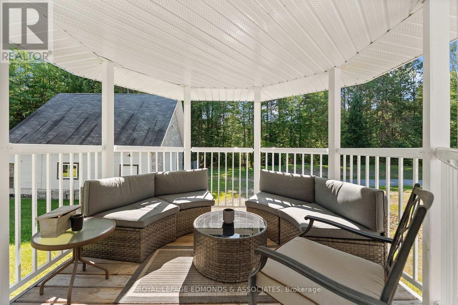 












219 ZANDERS ROAD

,
Laurentian Valley,




Ontario
K8A6W8

