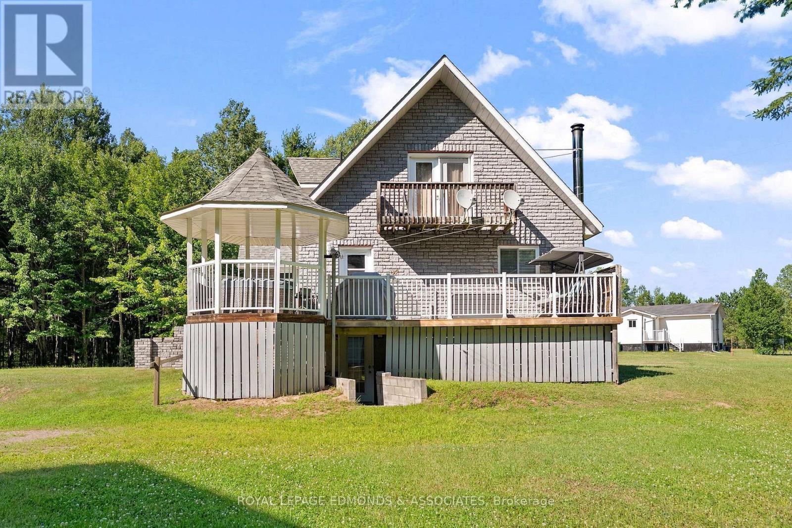 












219 ZANDERS ROAD

,
Laurentian Valley,




Ontario
K8A6W8

