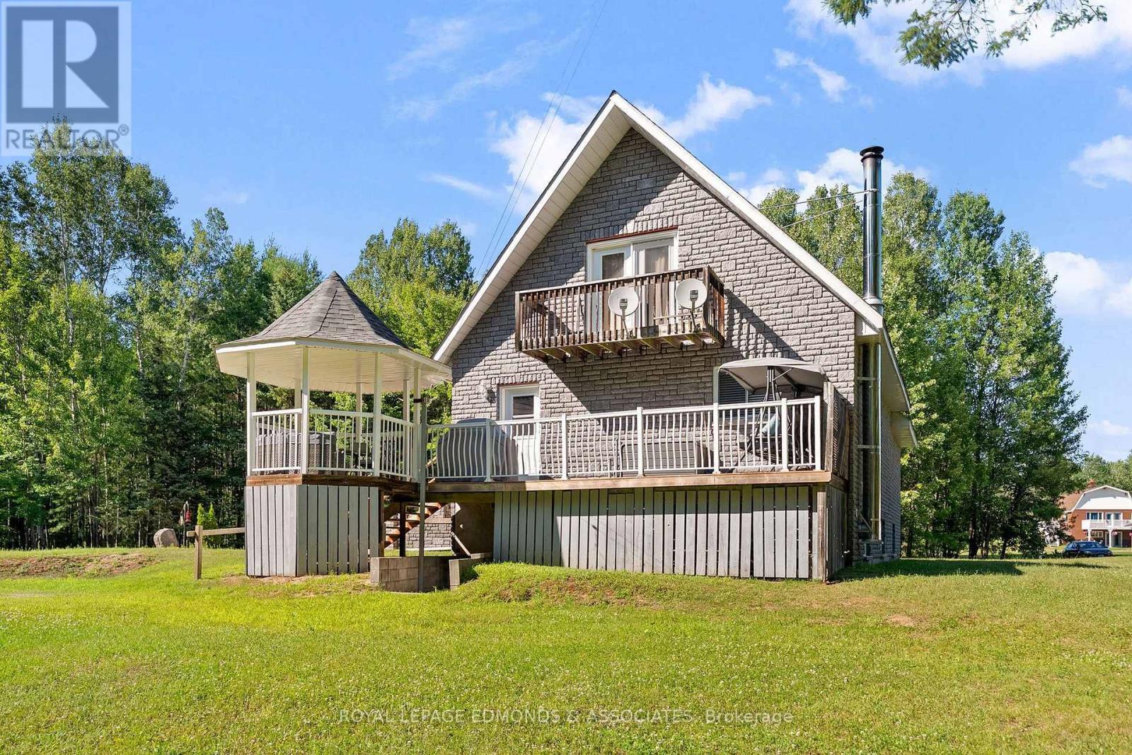 












219 ZANDERS ROAD

,
Laurentian Valley,




Ontario
K8A6W8

