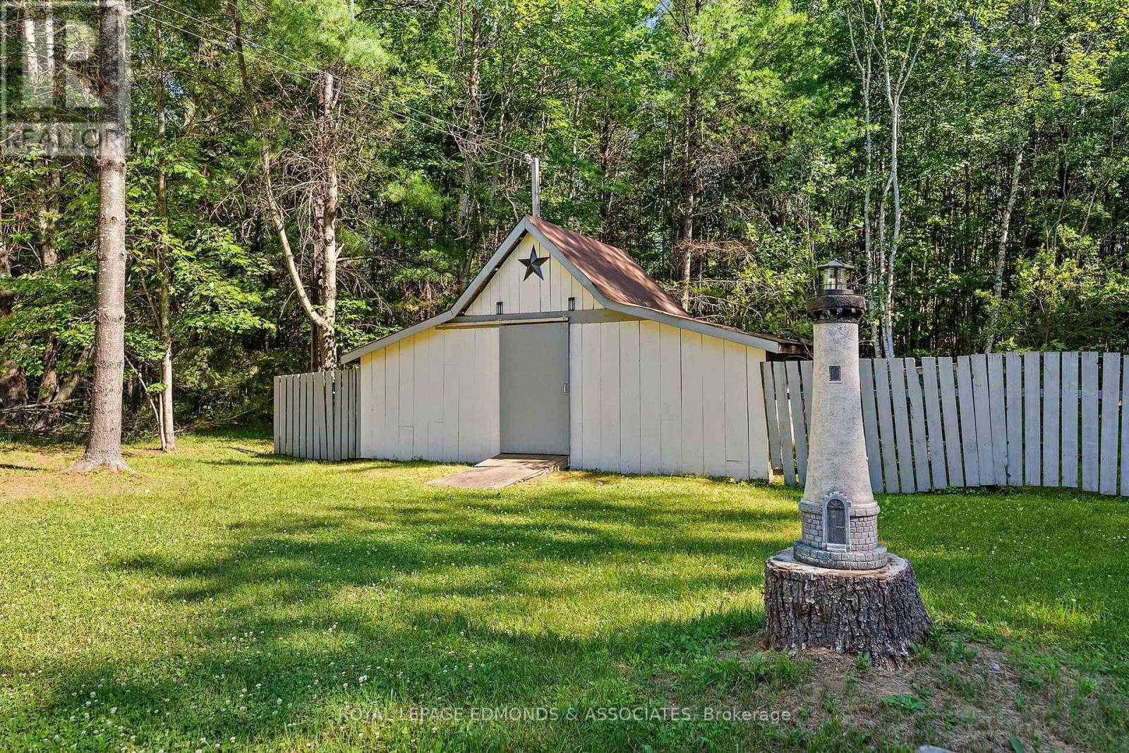 












219 ZANDERS ROAD

,
Laurentian Valley,




Ontario
K8A6W8

