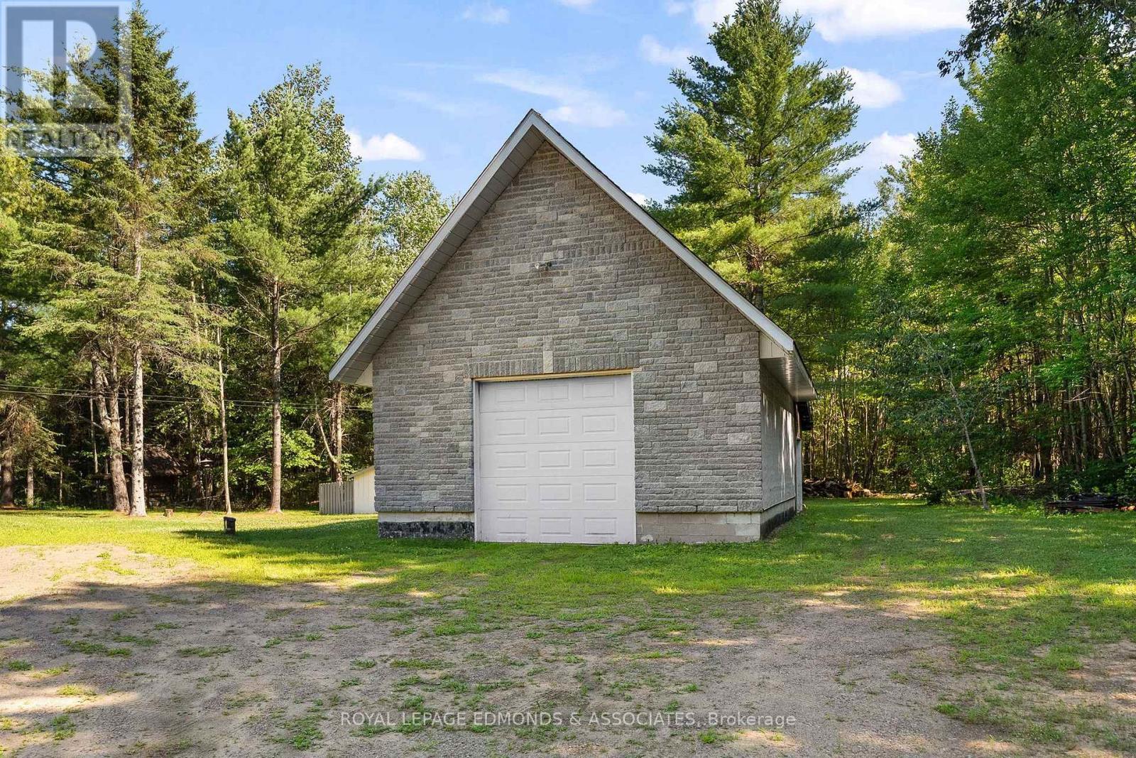 












219 ZANDERS ROAD

,
Laurentian Valley,




Ontario
K8A6W8

