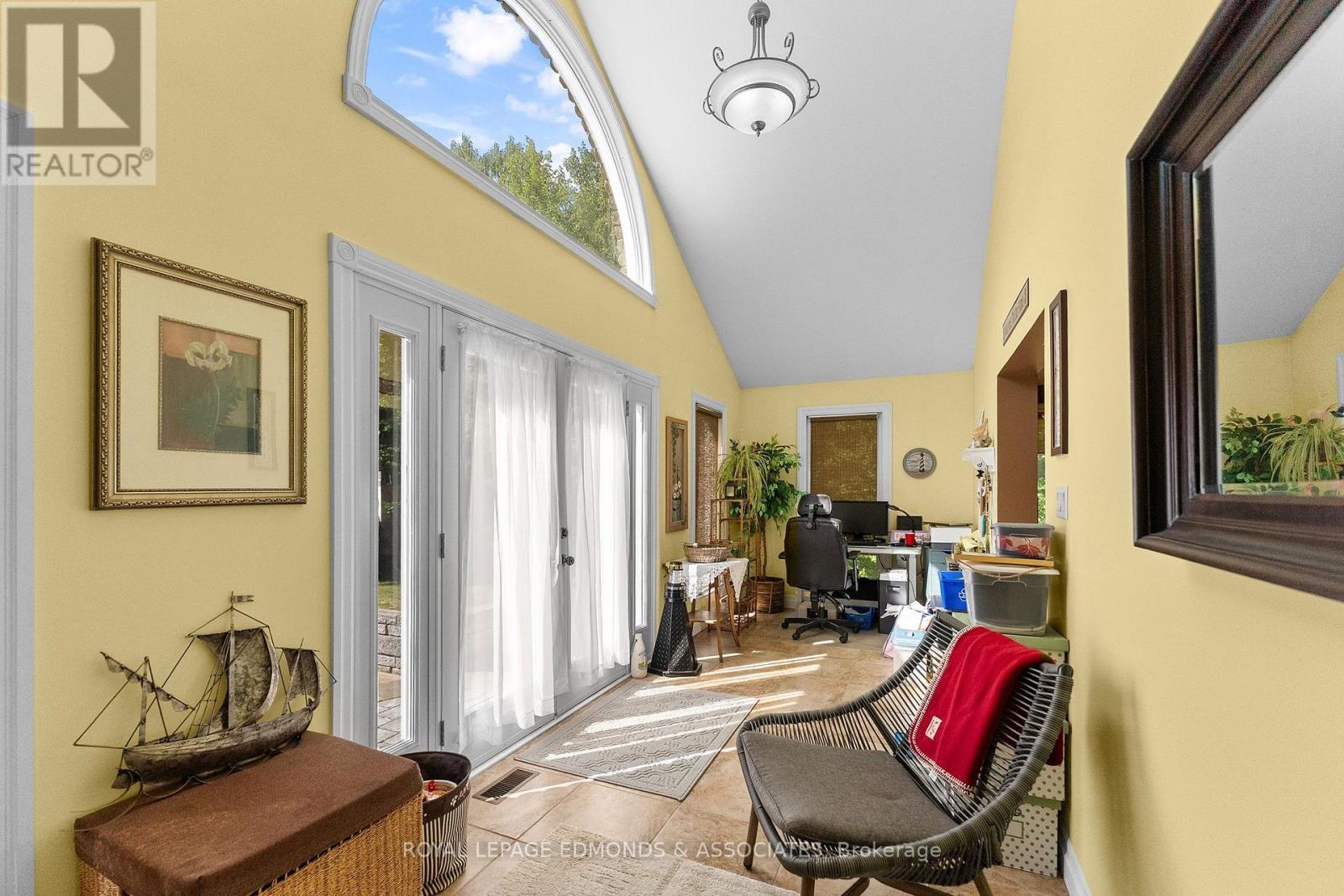 












219 ZANDERS ROAD

,
Laurentian Valley,




Ontario
K8A6W8

