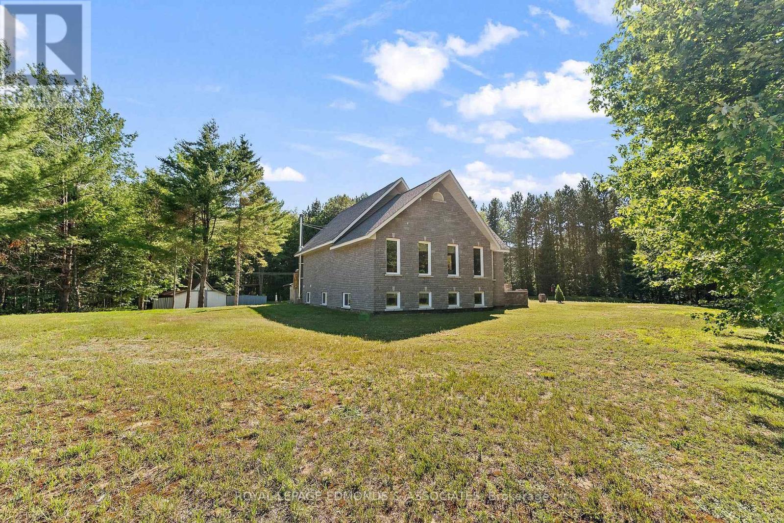 












219 ZANDERS ROAD

,
Laurentian Valley,




Ontario
K8A6W8


