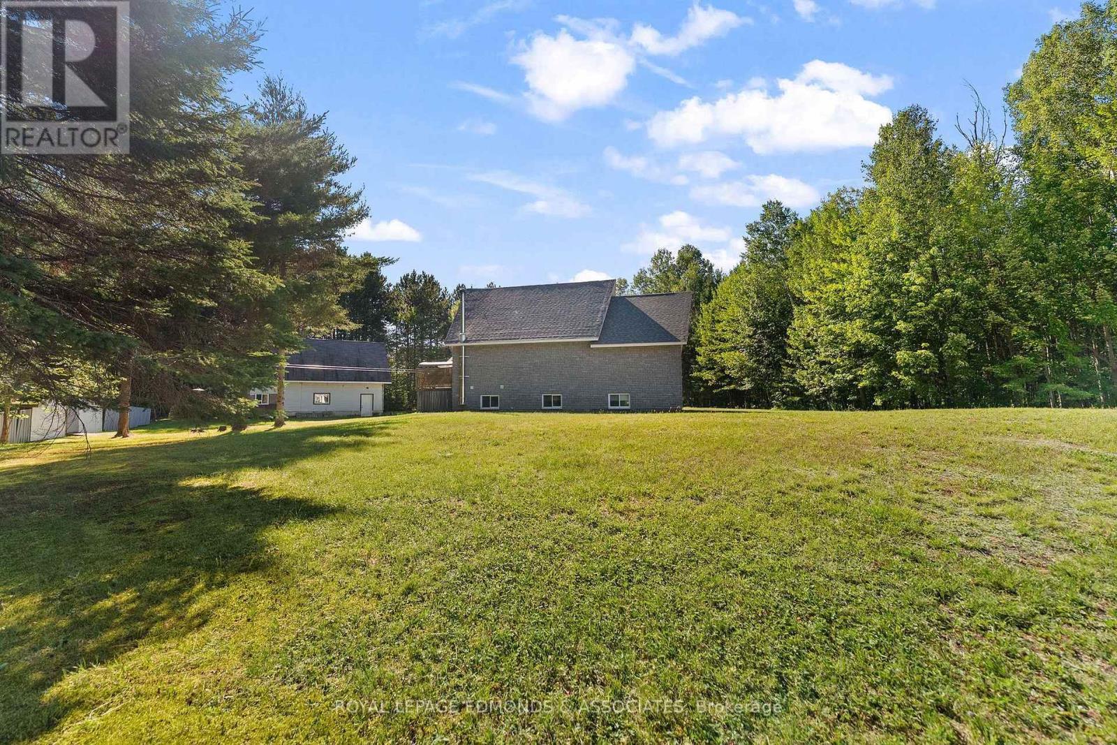












219 ZANDERS ROAD

,
Laurentian Valley,




Ontario
K8A6W8

