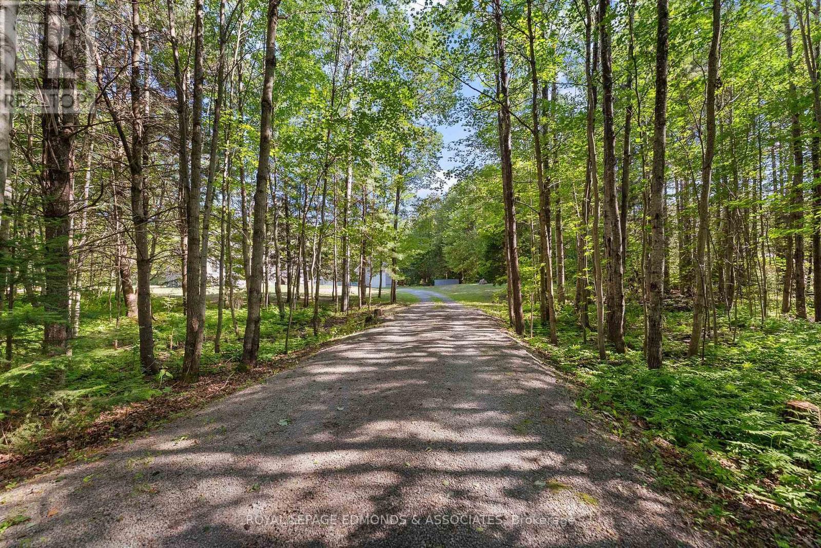 












219 ZANDERS ROAD

,
Laurentian Valley,




Ontario
K8A6W8

