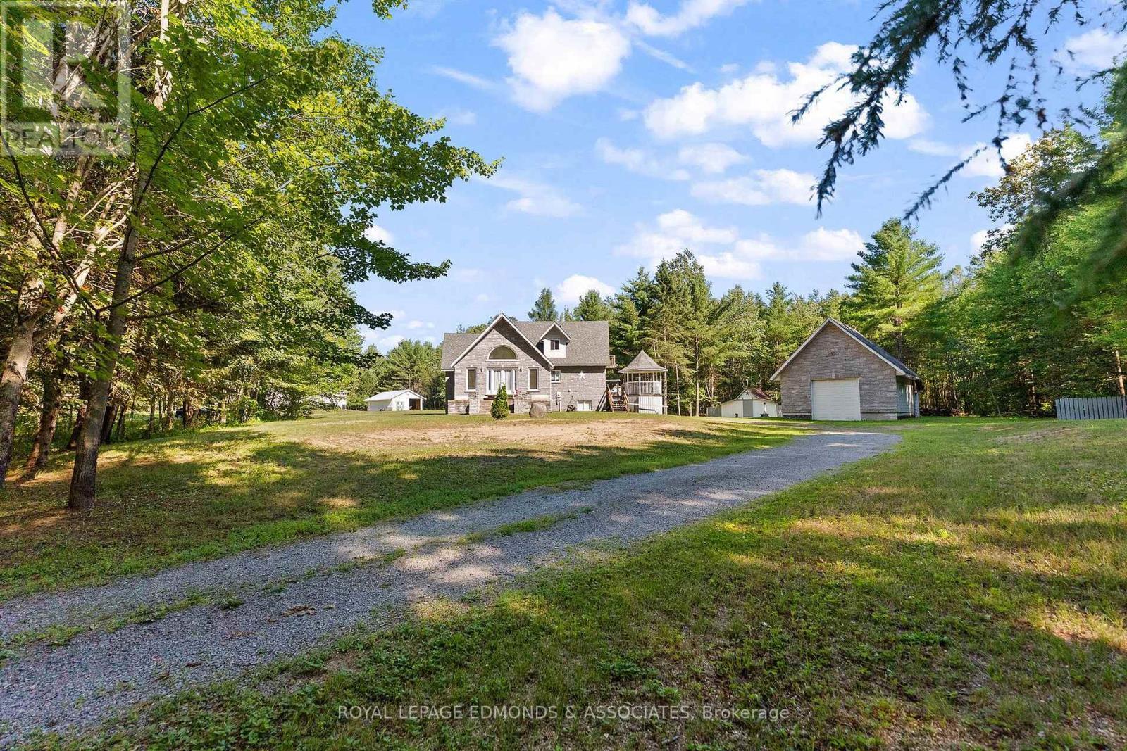 












219 ZANDERS ROAD

,
Laurentian Valley,




Ontario
K8A6W8


