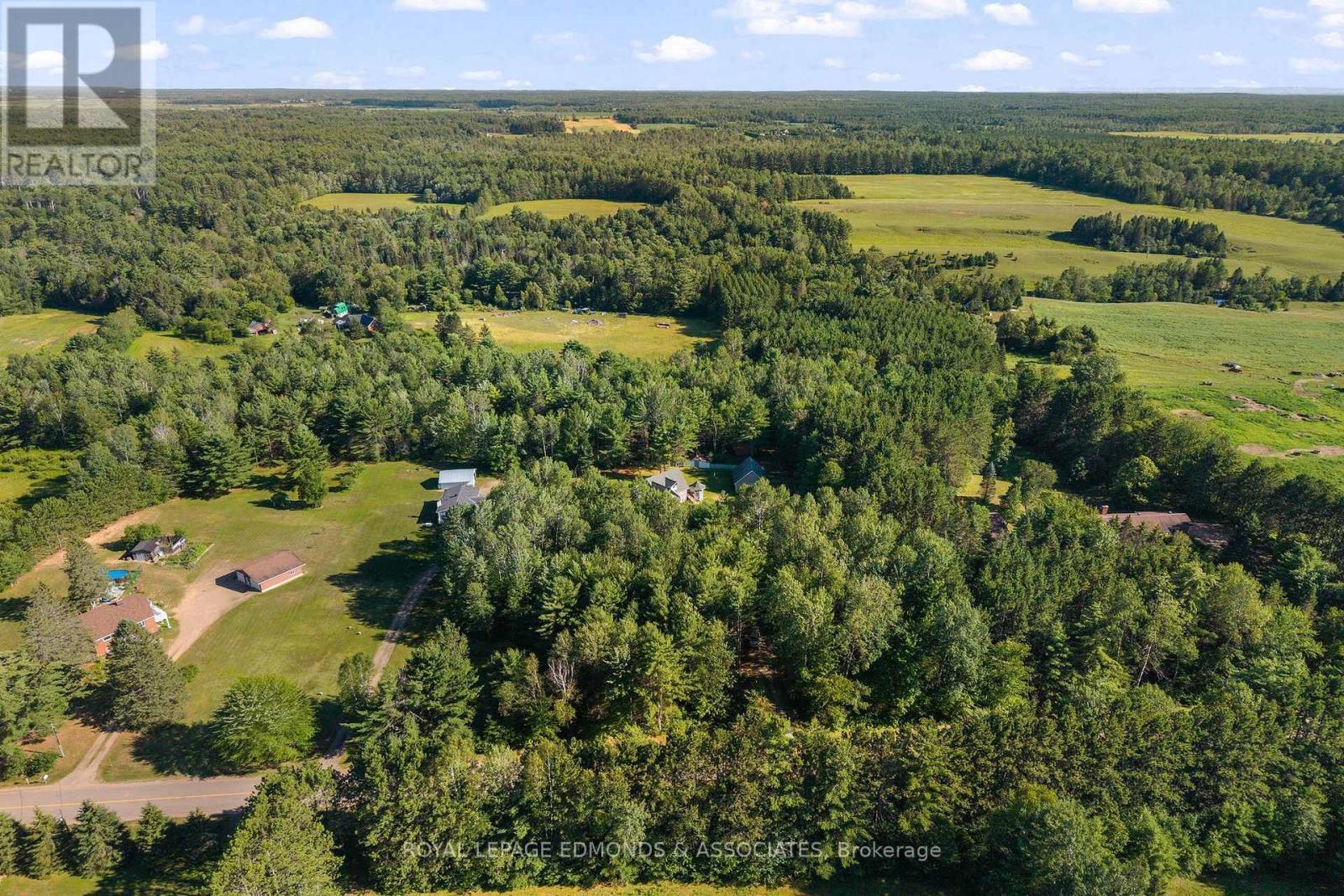 












219 ZANDERS ROAD

,
Laurentian Valley,




Ontario
K8A6W8

