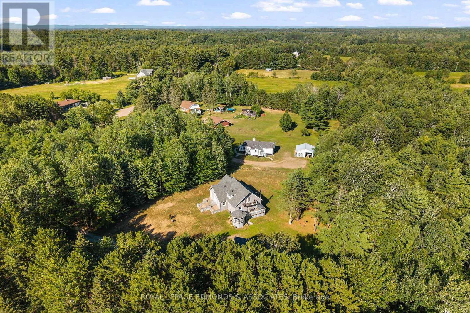 












219 ZANDERS ROAD

,
Laurentian Valley,




Ontario
K8A6W8

