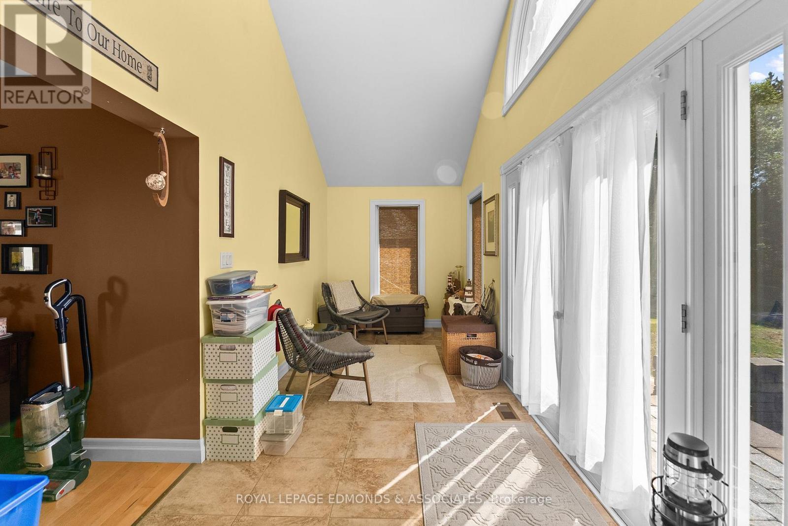 












219 ZANDERS ROAD

,
Laurentian Valley,




Ontario
K8A6W8

