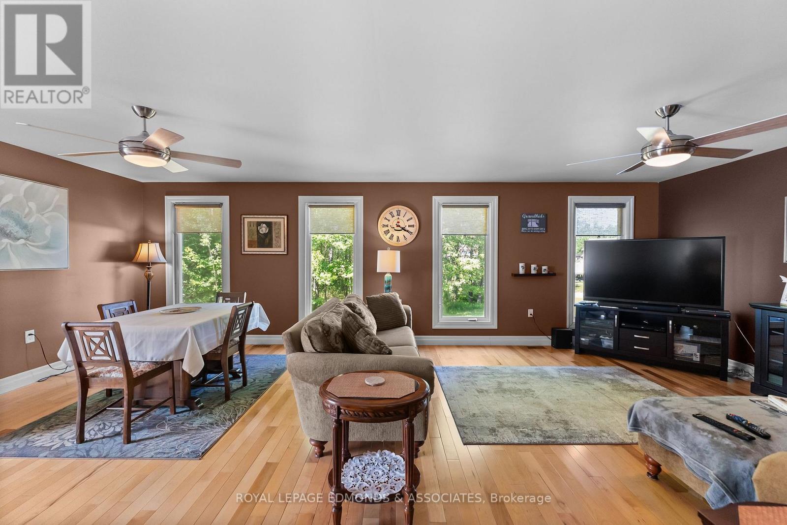 












219 ZANDERS ROAD

,
Laurentian Valley,




Ontario
K8A6W8

