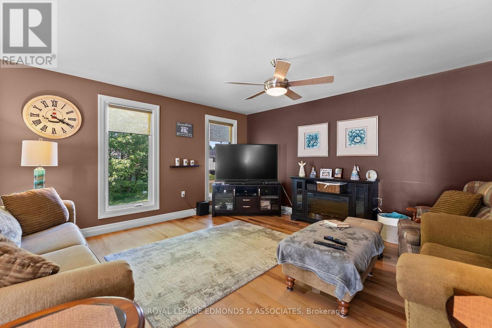 












219 ZANDERS ROAD

,
Laurentian Valley,




Ontario
K8A6W8


