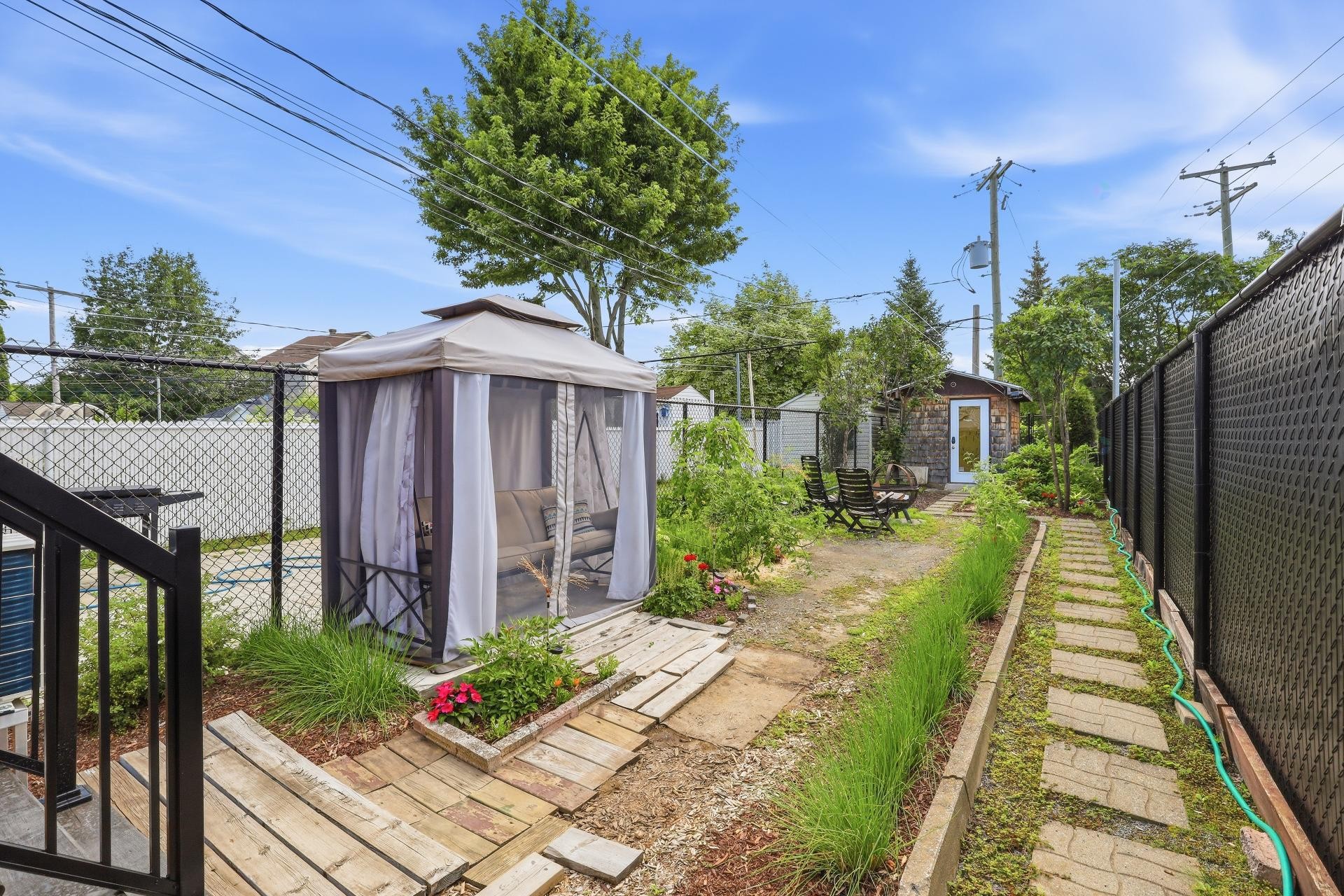 









437


Rue Marchand

,
Mascouche,




QC
J7K3R5

