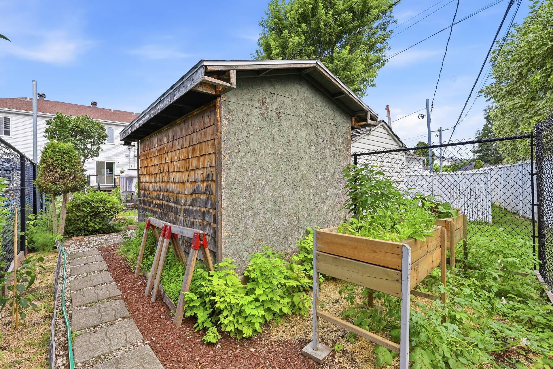 









437


Rue Marchand

,
Mascouche,




QC
J7K3R5

