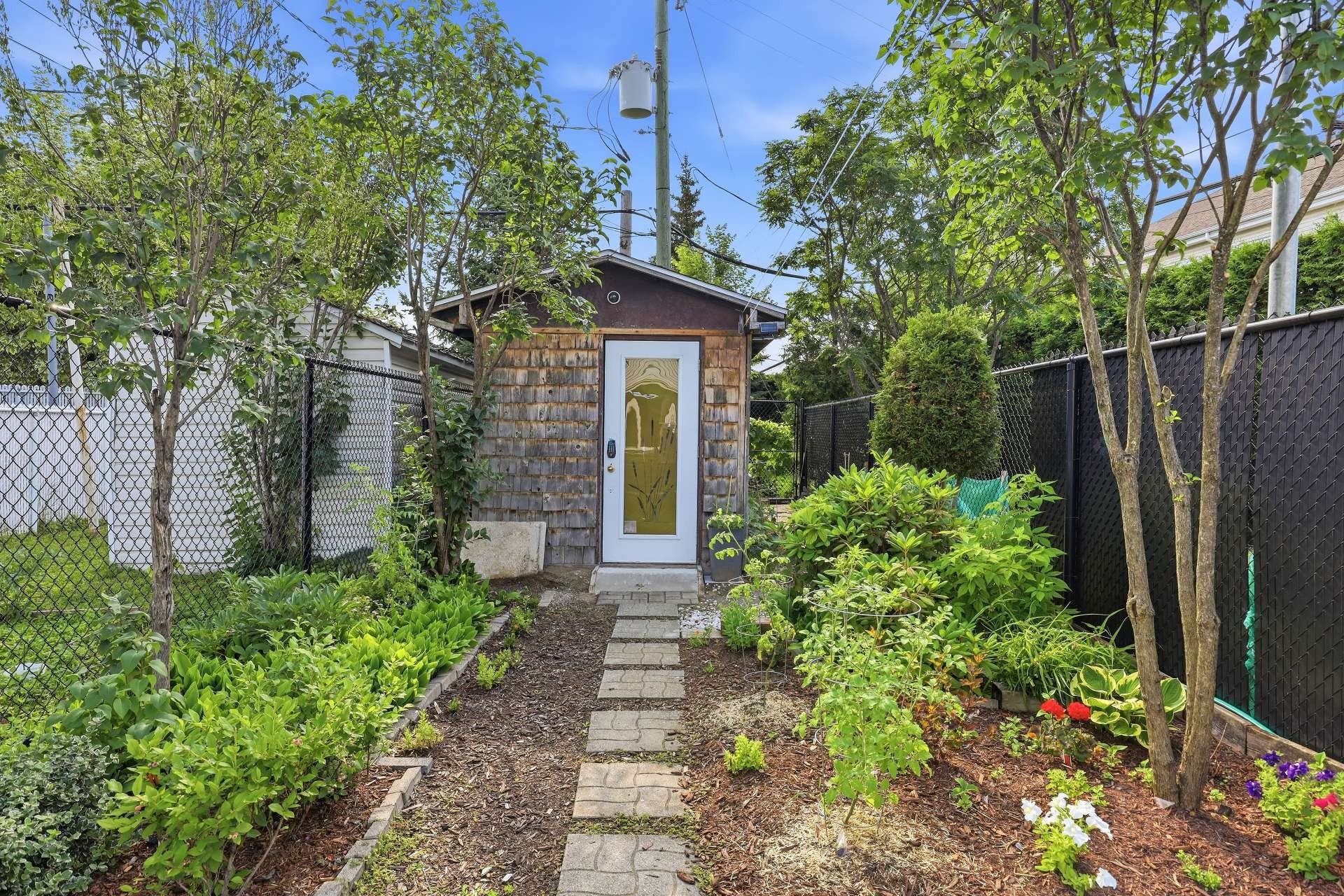 









437


Rue Marchand

,
Mascouche,




QC
J7K3R5

