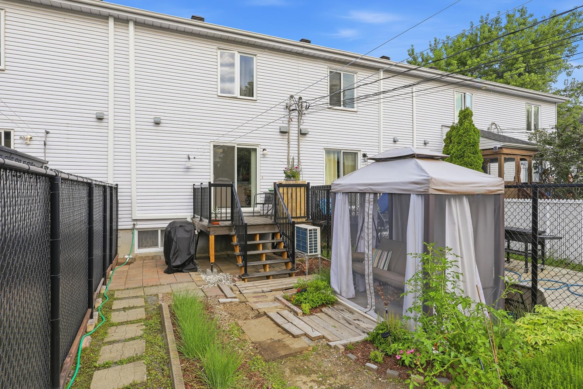 









437


Rue Marchand

,
Mascouche,




QC
J7K3R5

