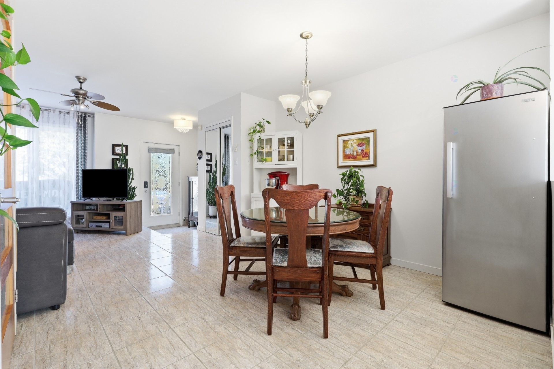 









437


Rue Marchand

,
Mascouche,




QC
J7K3R5

