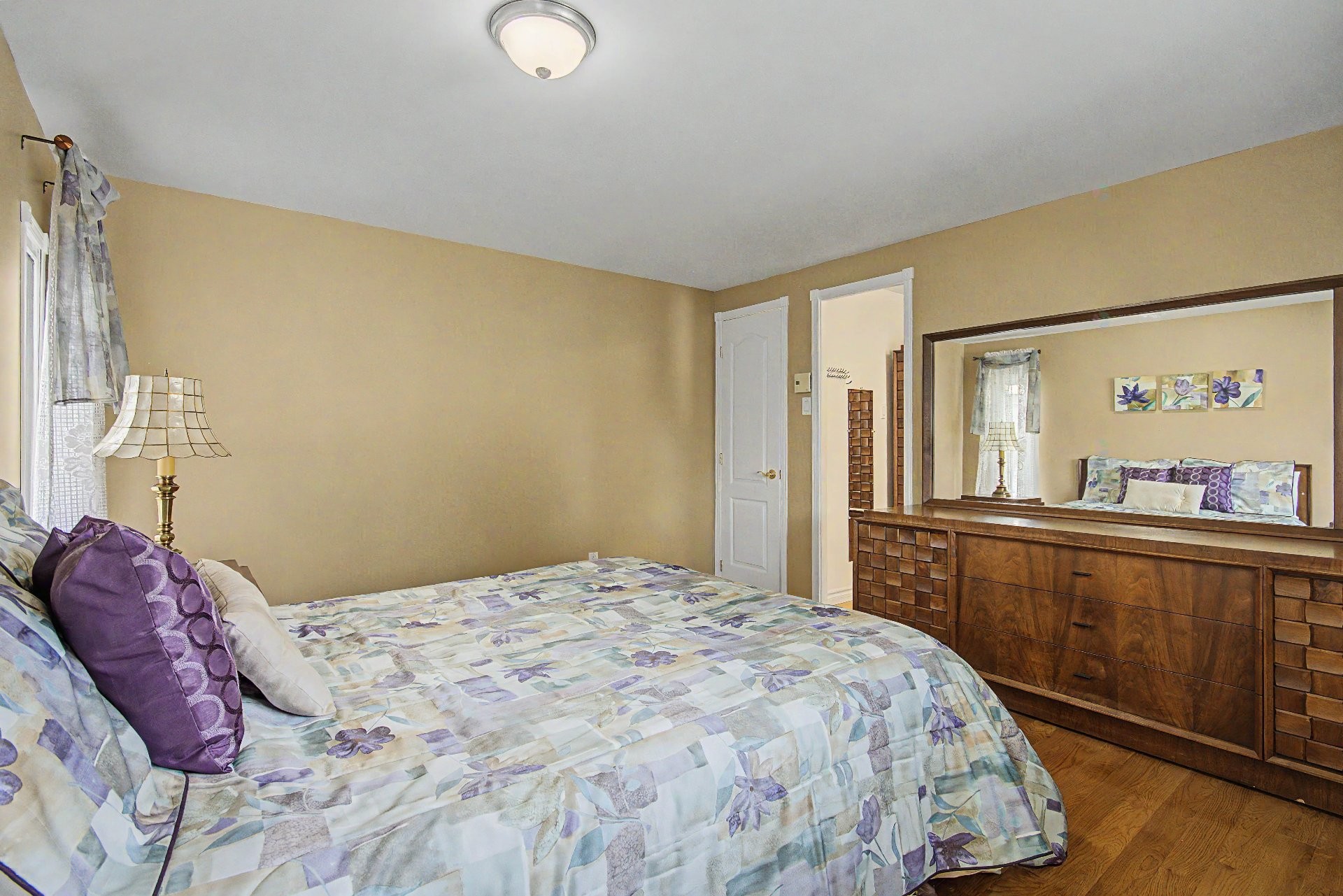 









4250


Rue Legault

, 11,
Longueuil (Saint-Hubert),




QC
J3Y3W8

