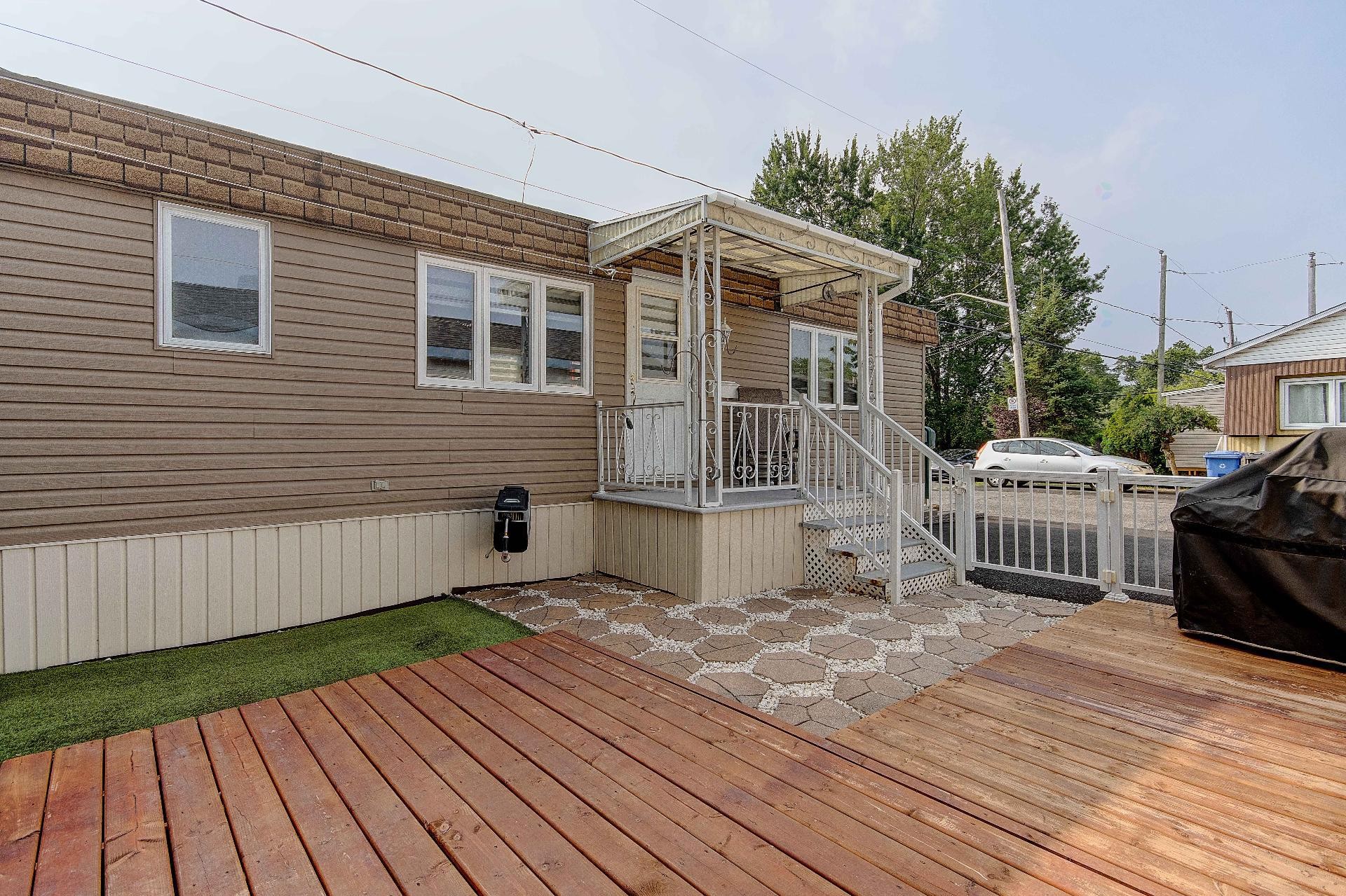 









4250


Rue Legault

, 11,
Longueuil (Saint-Hubert),




QC
J3Y3W8

