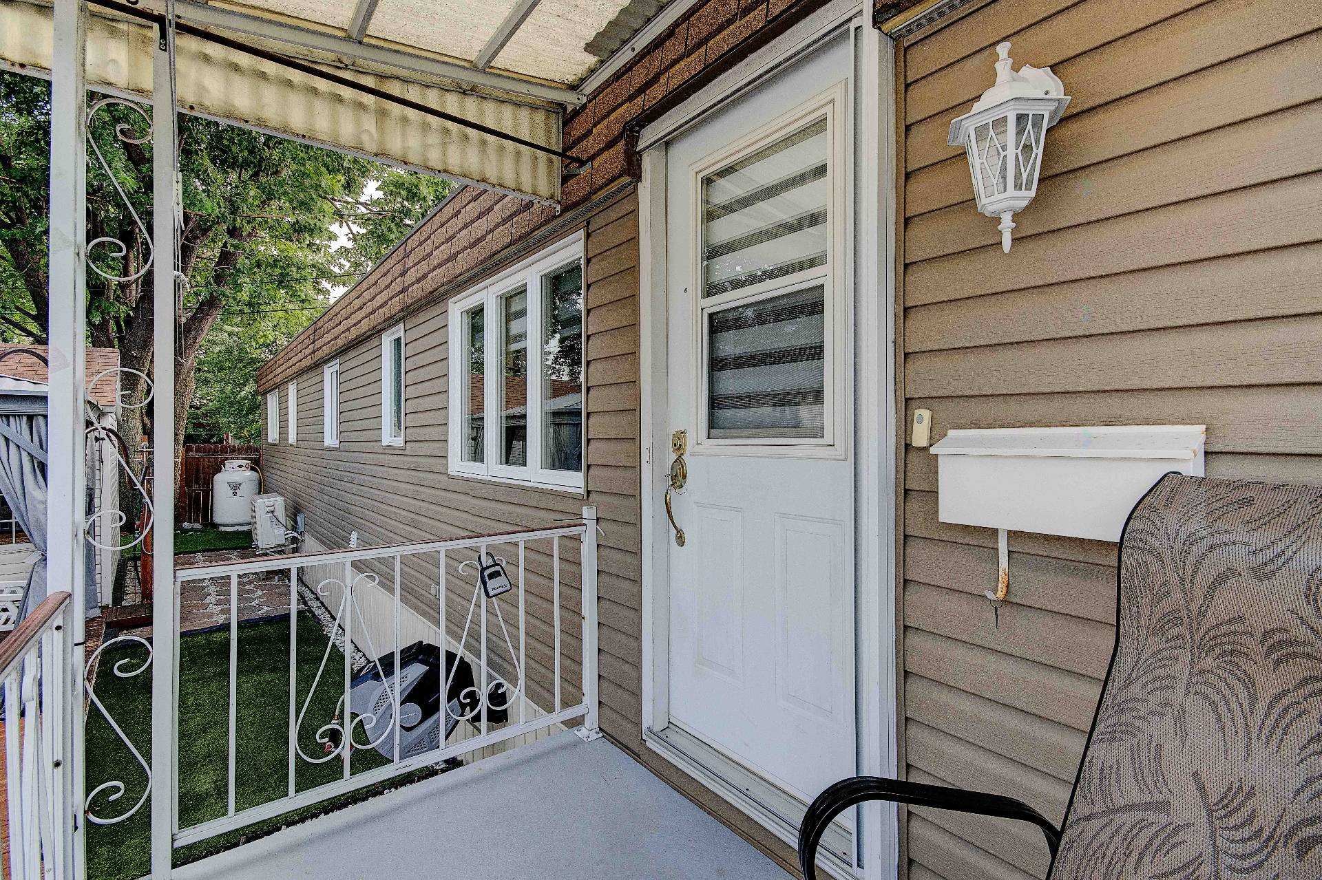









4250


Rue Legault

, 11,
Longueuil (Saint-Hubert),




QC
J3Y3W8

