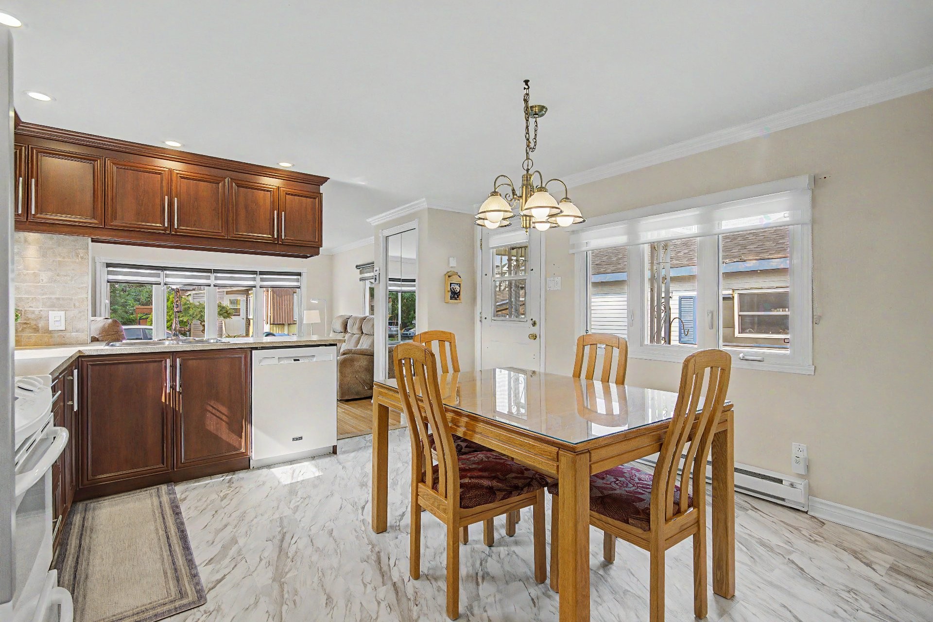 









4250


Rue Legault

, 11,
Longueuil (Saint-Hubert),




QC
J3Y3W8

