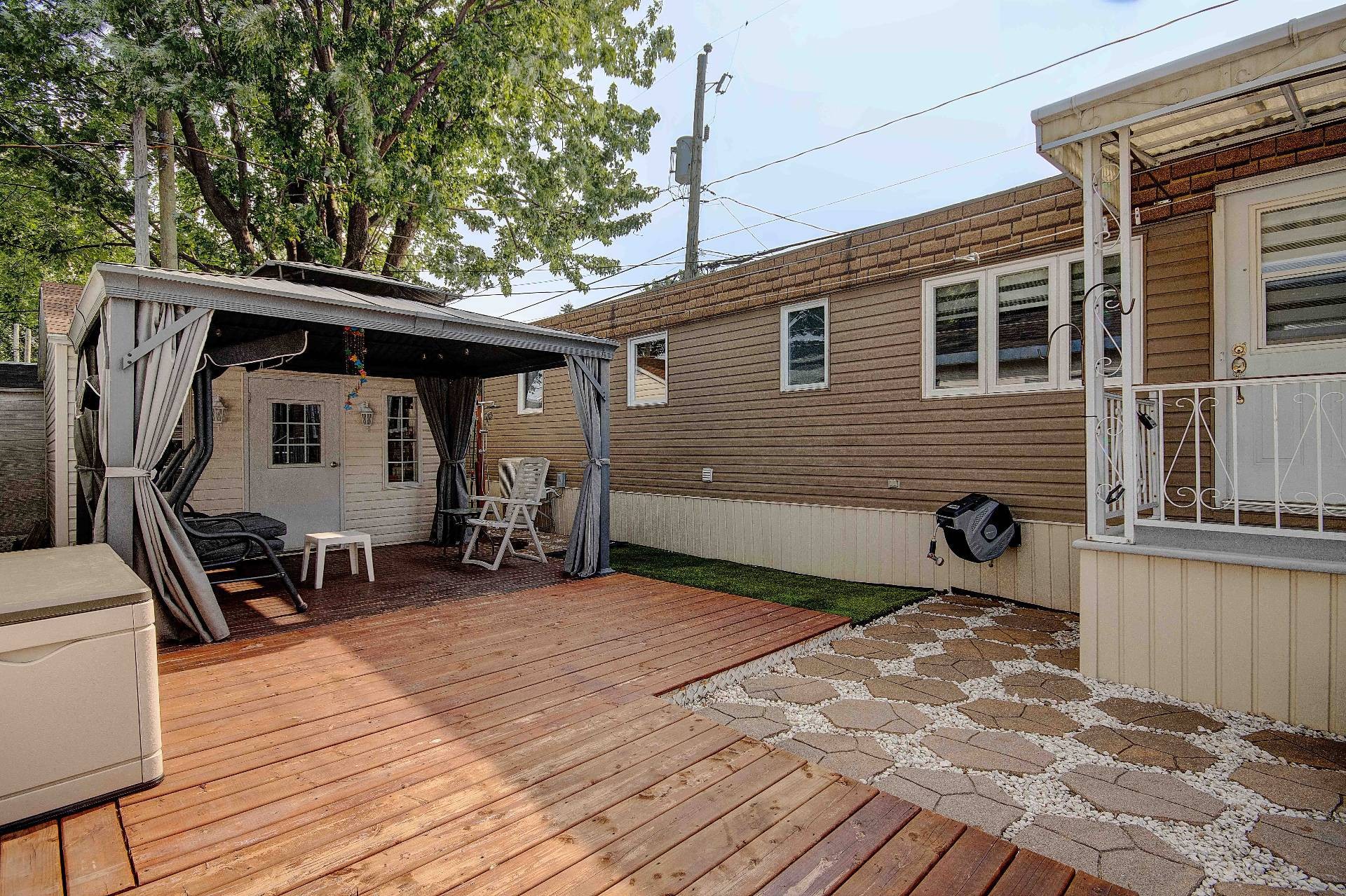 









4250


Rue Legault

, 11,
Longueuil (Saint-Hubert),




QC
J3Y3W8

