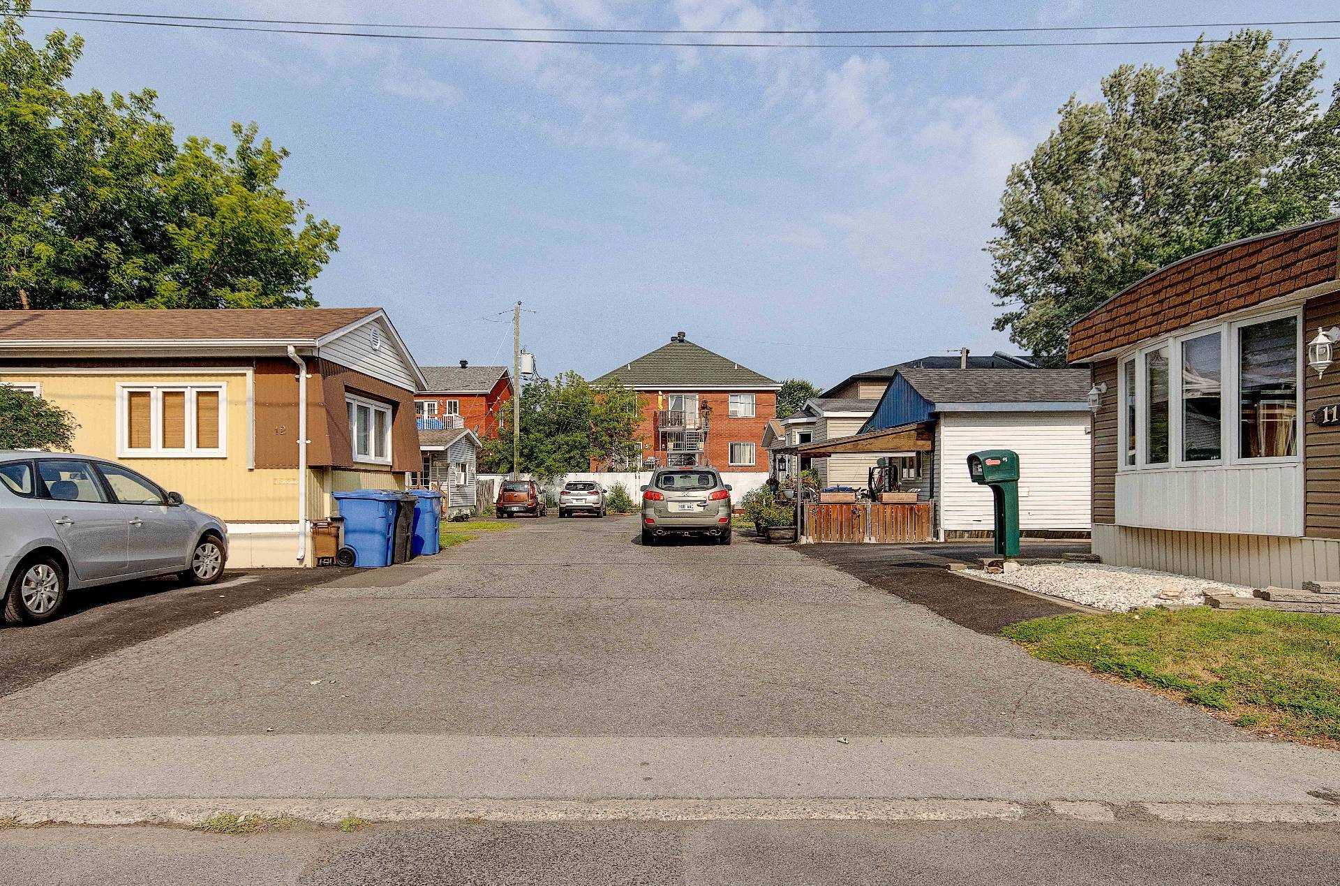 









4250


Rue Legault

, 11,
Longueuil (Saint-Hubert),




QC
J3Y3W8

