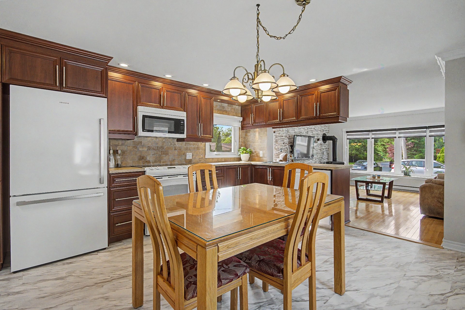 









4250


Rue Legault

, 11,
Longueuil (Saint-Hubert),




QC
J3Y3W8

