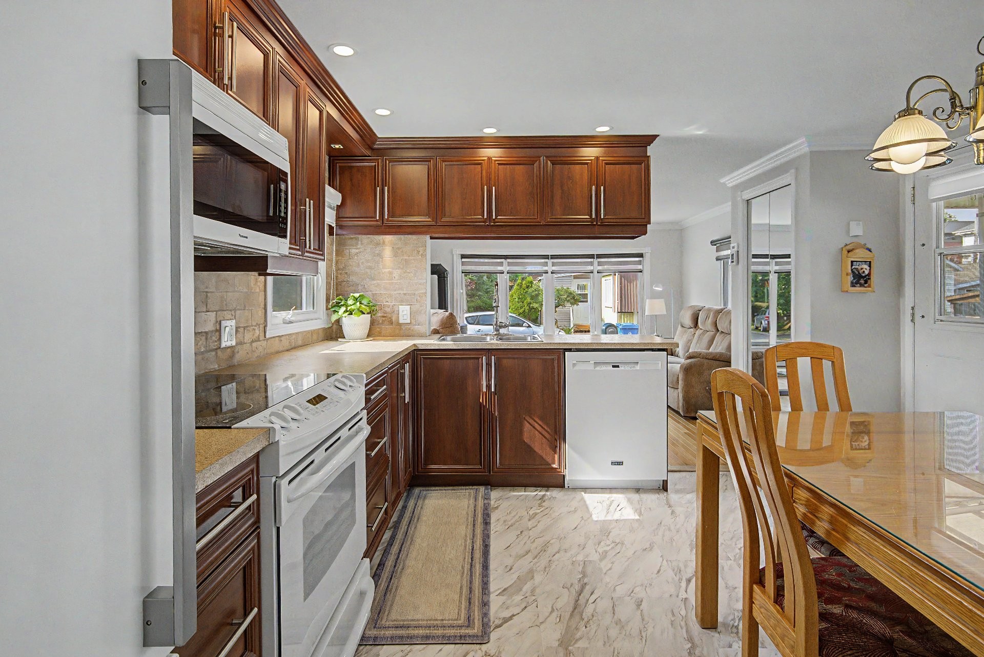 









4250


Rue Legault

, 11,
Longueuil (Saint-Hubert),




QC
J3Y3W8

