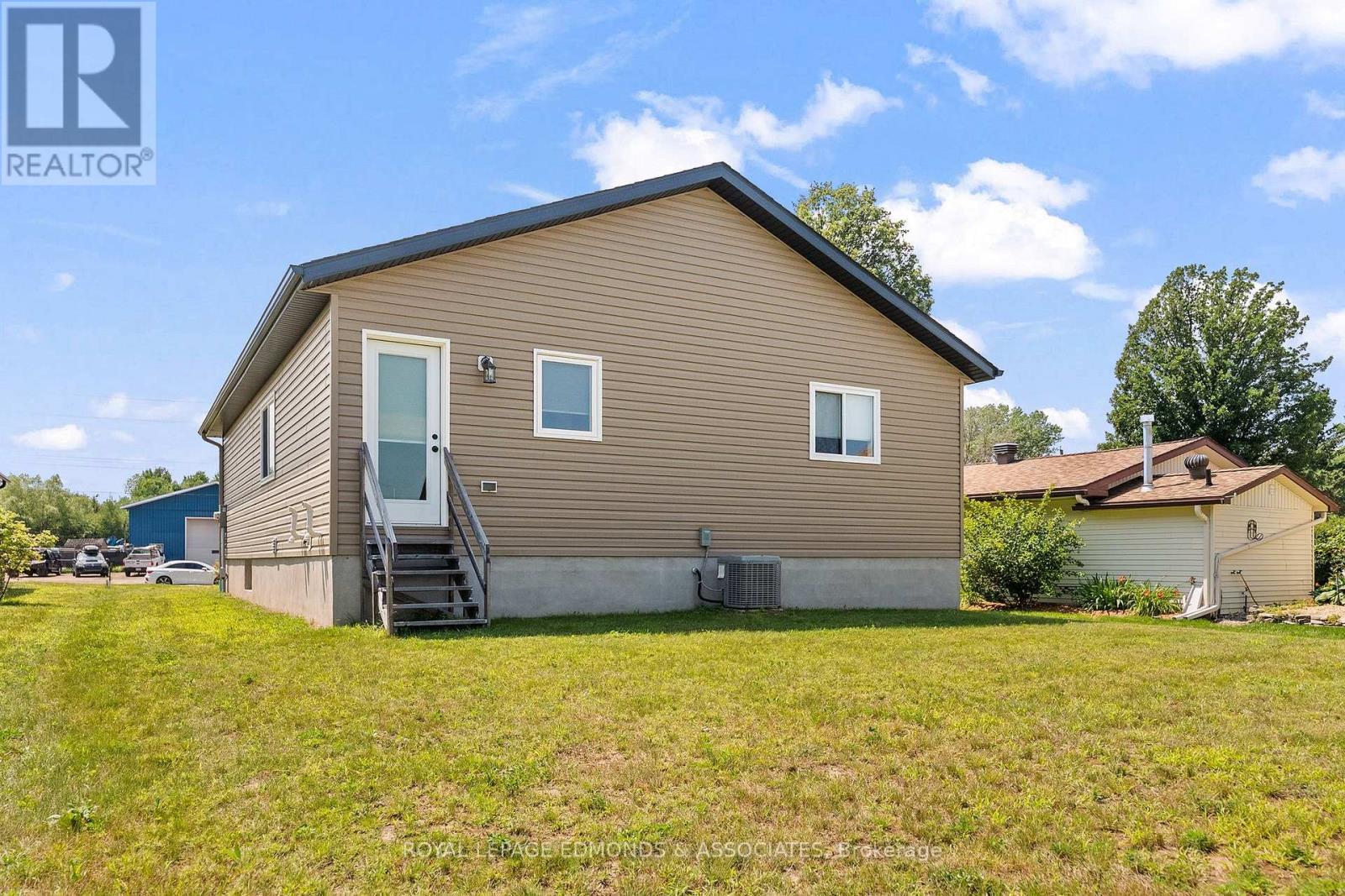 












1313 BLAKELY CRESCENT

,
Pembroke,




Ontario
K8A6Z9

