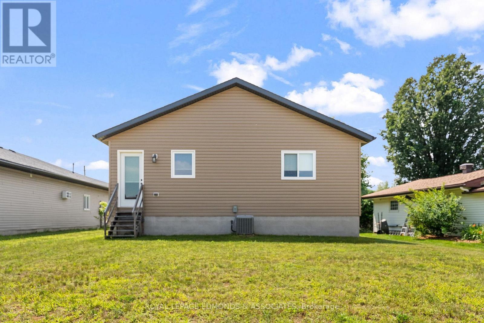 












1313 BLAKELY CRESCENT

,
Pembroke,




Ontario
K8A6Z9

