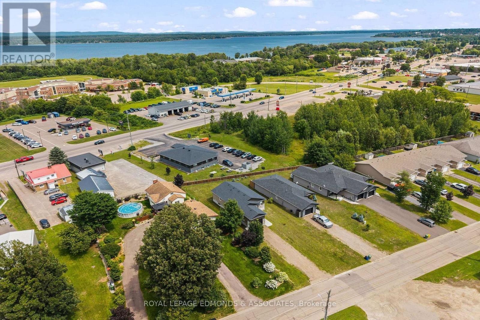 












1313 BLAKELY CRESCENT

,
Pembroke,




Ontario
K8A6Z9

