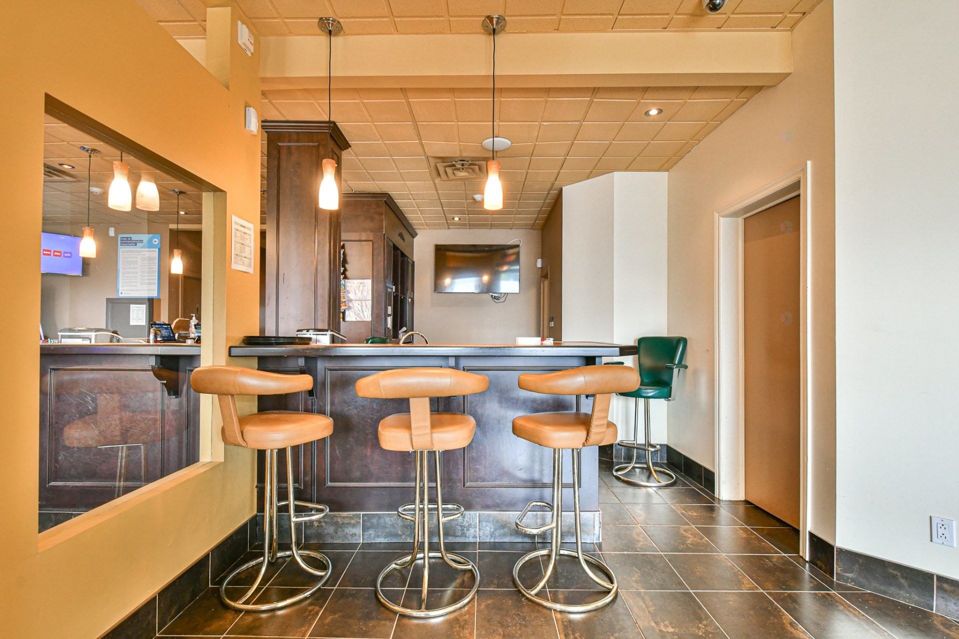 









19A


Rue Morin

,
Sainte-Adèle,




QC
J8B2P5

