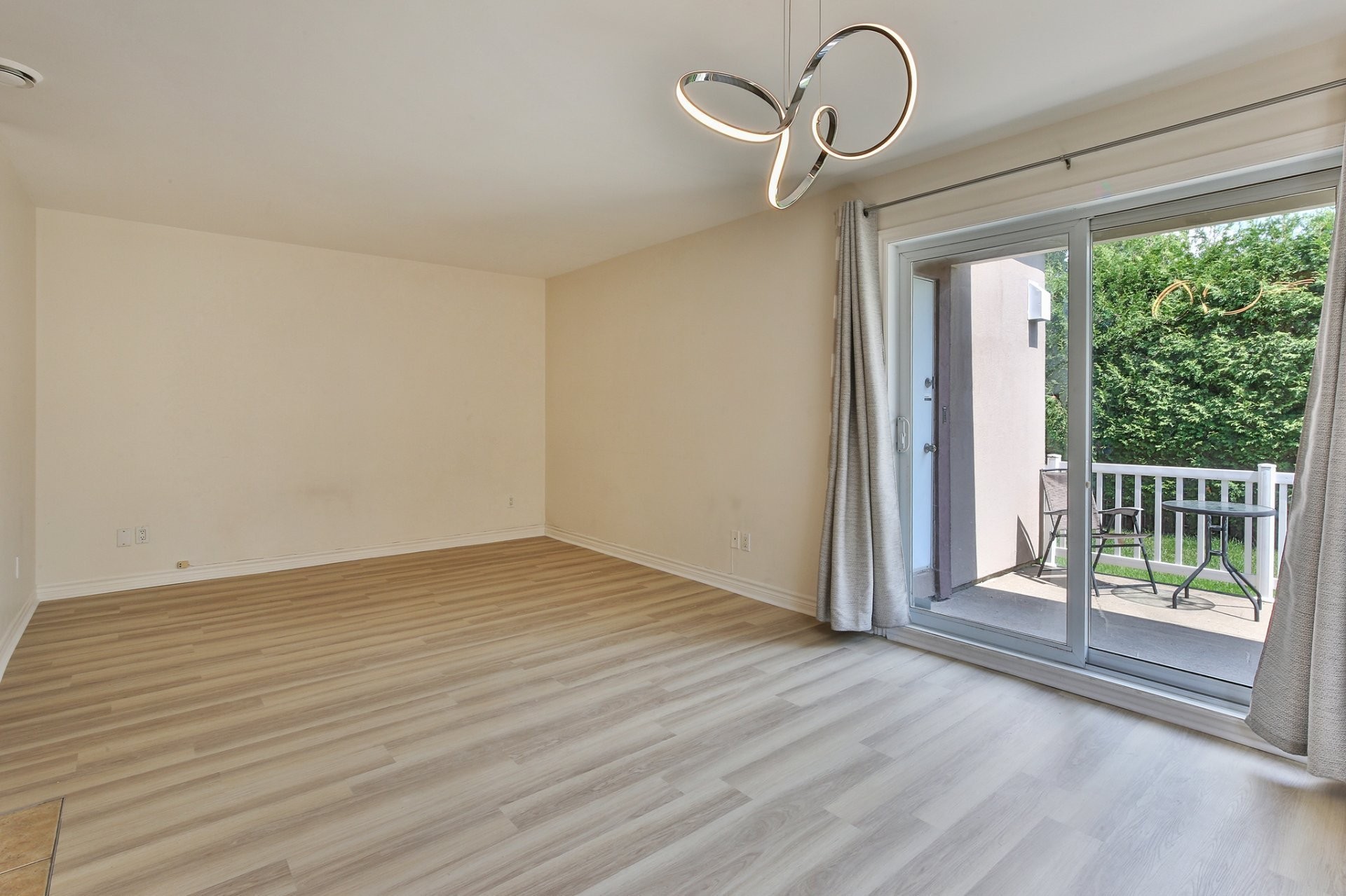 









475


Boul. St-Luc

,
Saint-Jean-sur-Richelieu,




QC
J2W0H3

