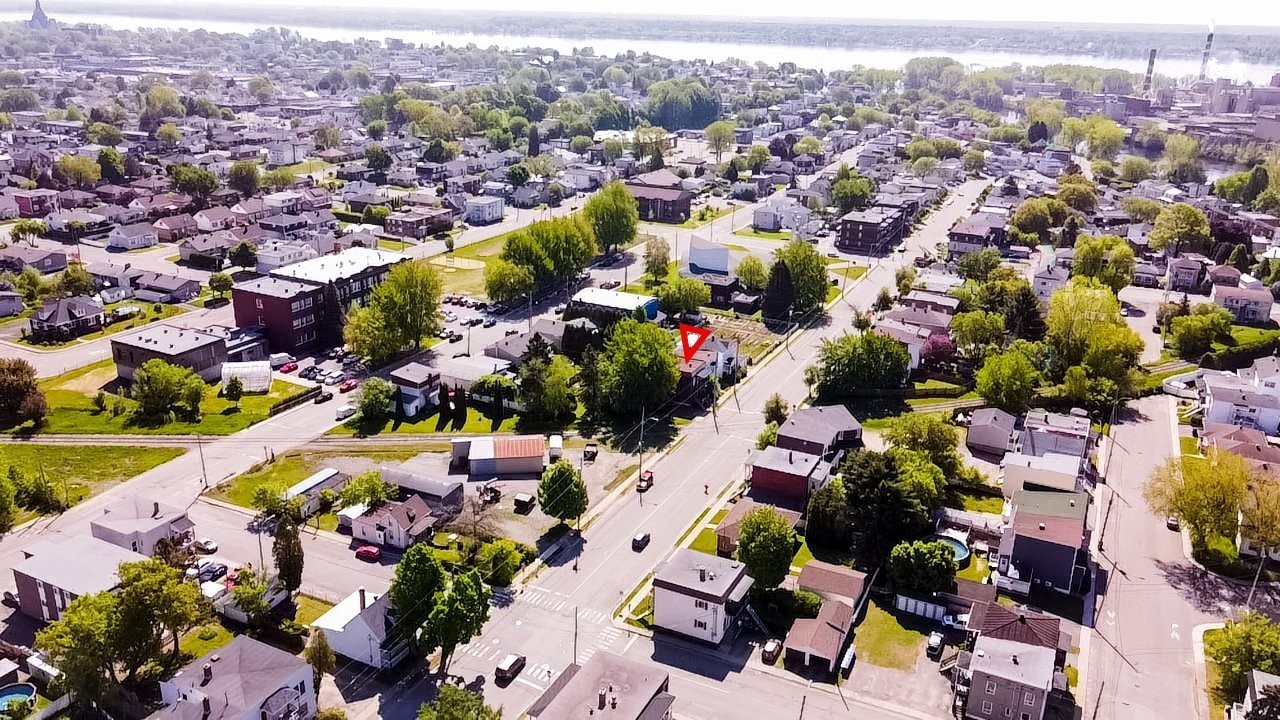 









118

 - 120


Rue Rochefort

,
Trois-Rivières,




QC
G8T7J1

