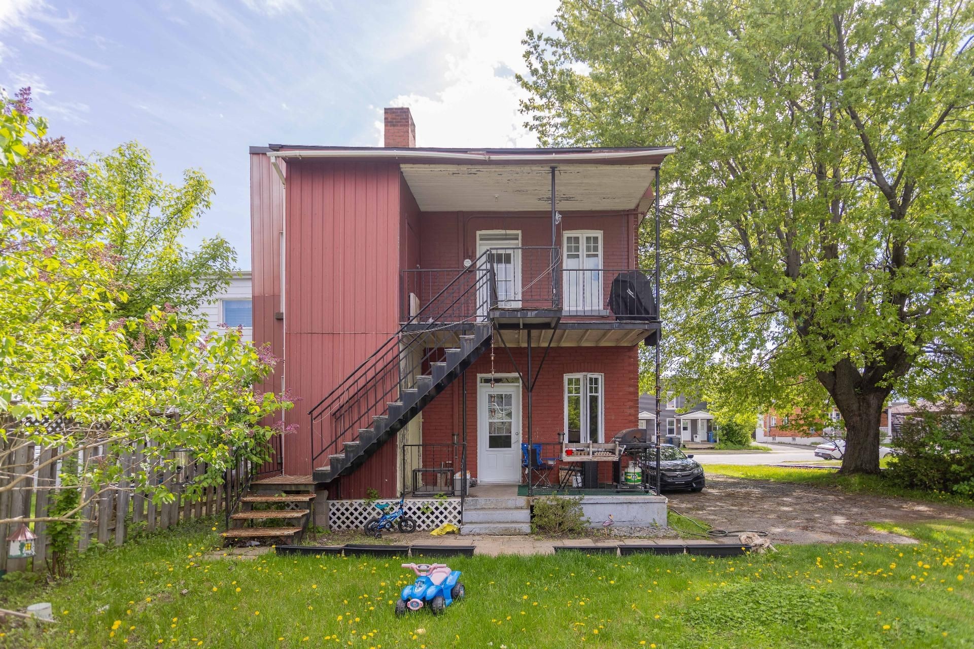 









118

 - 120


Rue Rochefort

,
Trois-Rivières,




QC
G8T7J1

