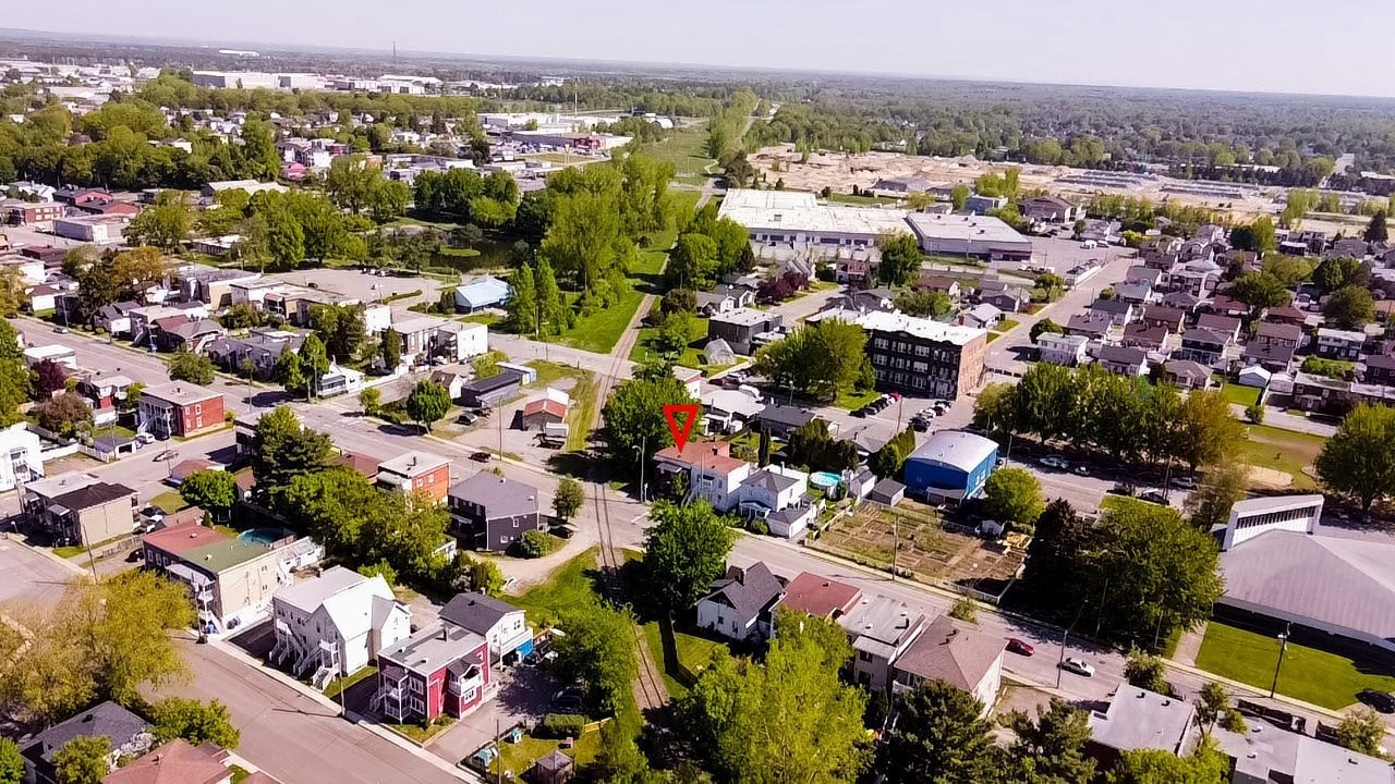 









118

 - 120


Rue Rochefort

,
Trois-Rivières,




QC
G8T7J1

