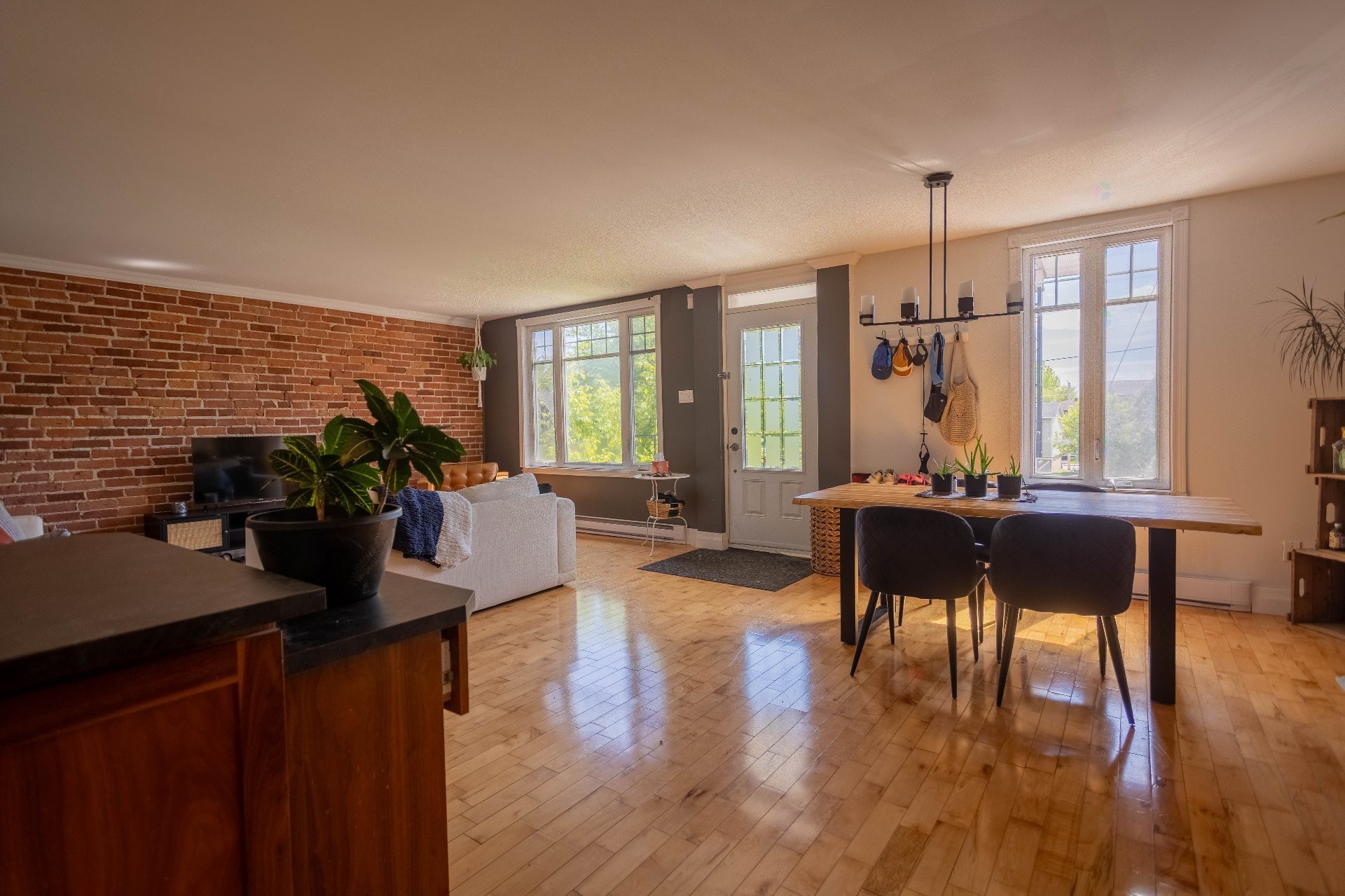 









118

 - 120


Rue Rochefort

,
Trois-Rivières,




QC
G8T7J1

