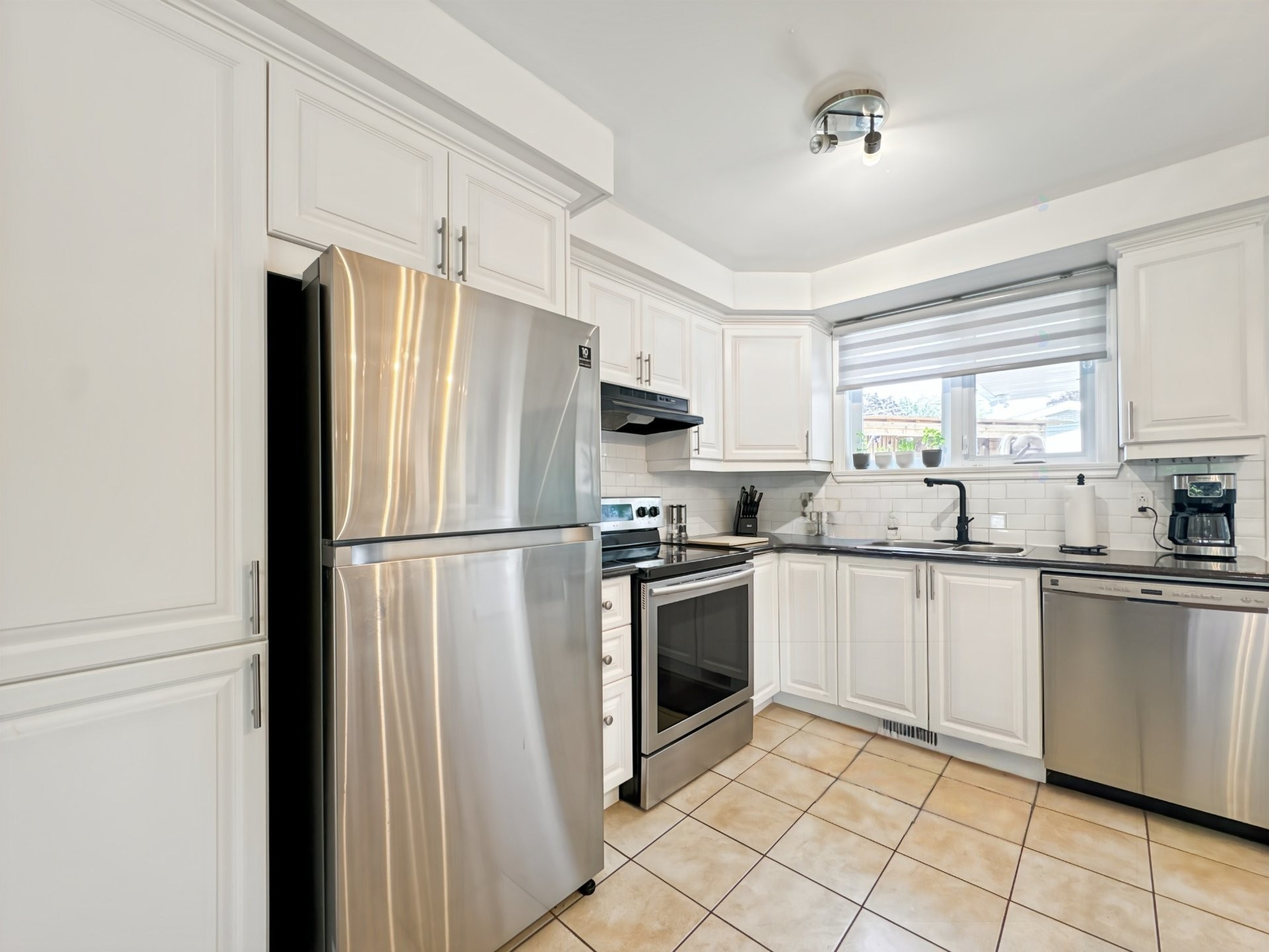 









5605


Rue Bertrand

,
Brossard,




QC
J4Z3E2

