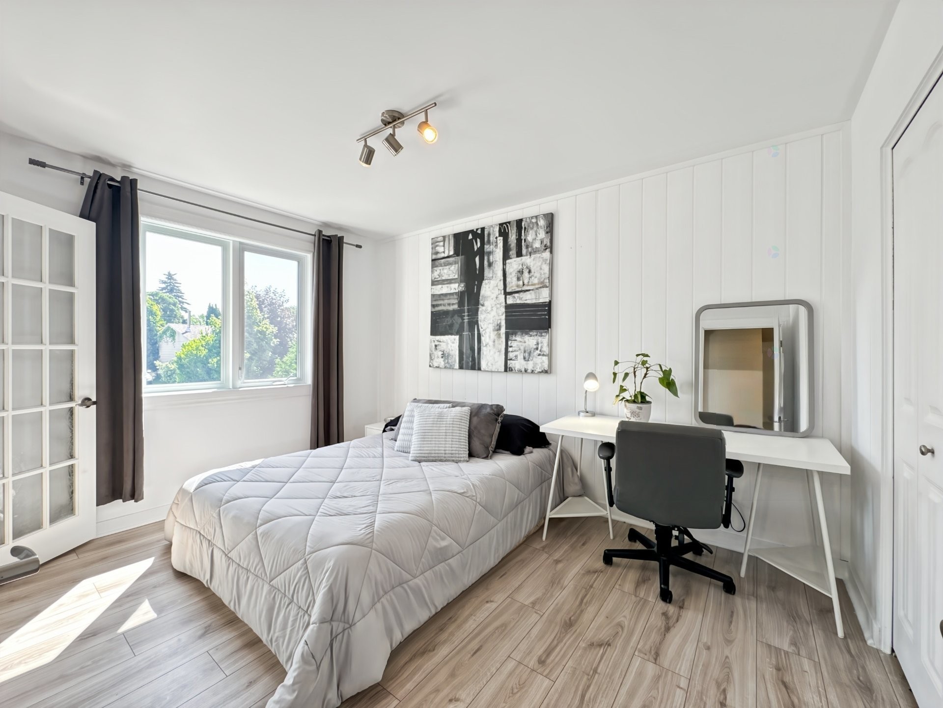 









5605


Rue Bertrand

,
Brossard,




QC
J4Z3E2

