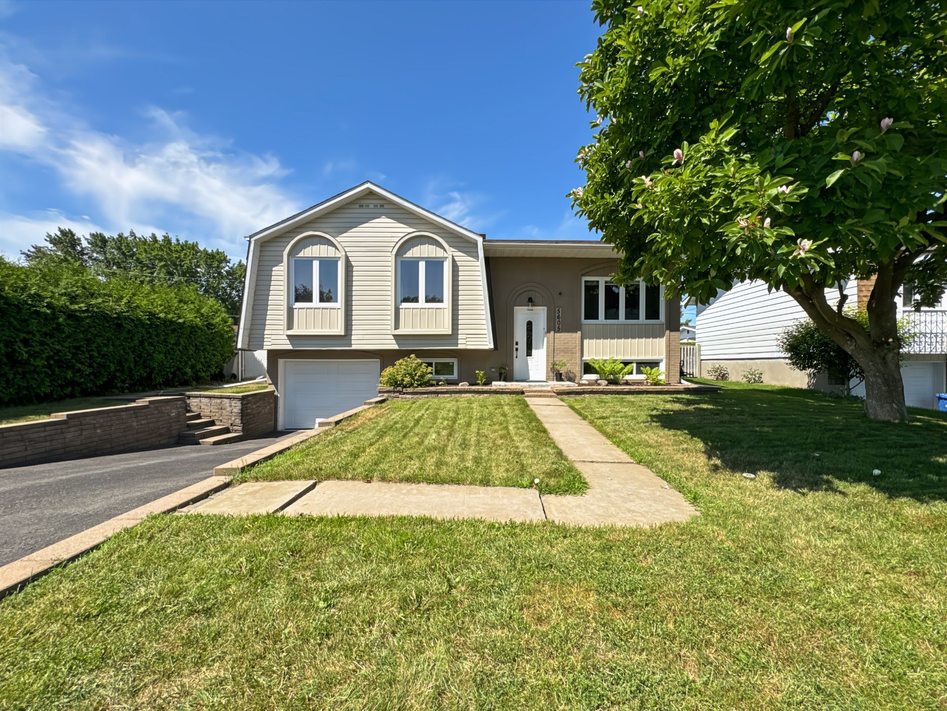 









5605


Rue Bertrand

,
Brossard,




QC
J4Z3E2

