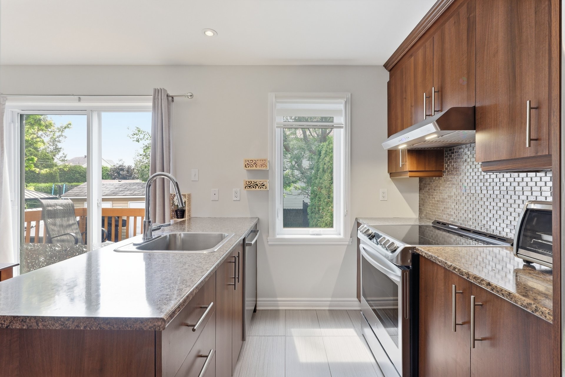 









280


Ch. de Chambly

,
Marieville,




QC
J3M1N9

