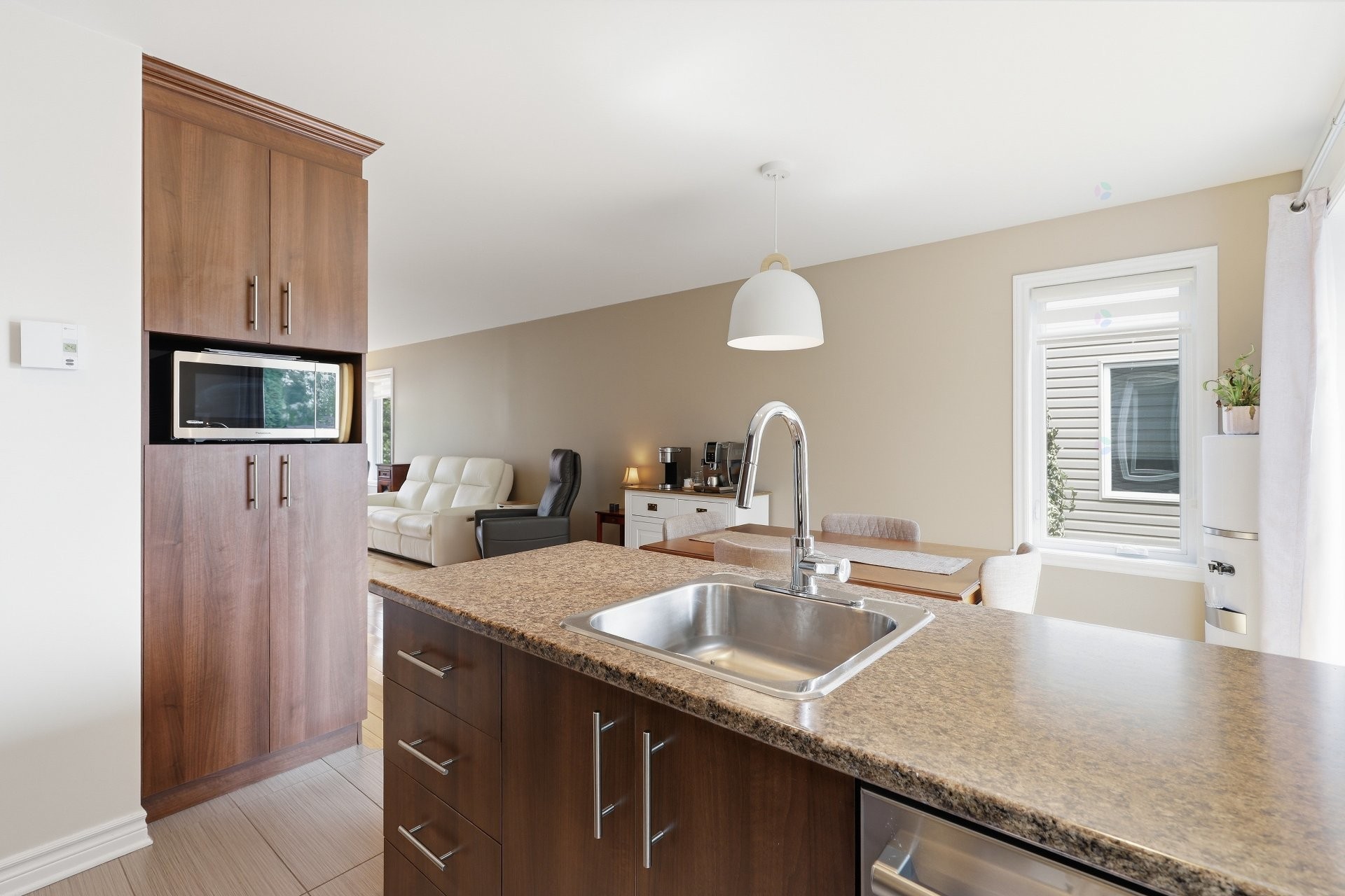 









280


Ch. de Chambly

,
Marieville,




QC
J3M1N9

