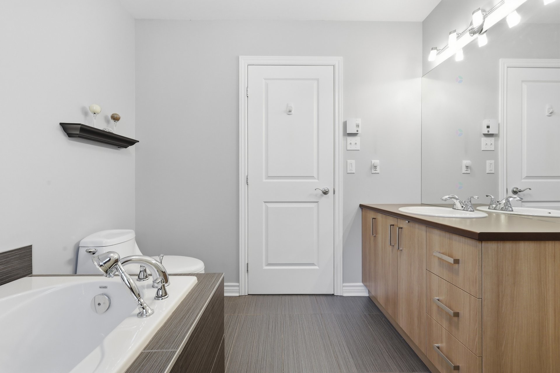









280


Ch. de Chambly

,
Marieville,




QC
J3M1N9

