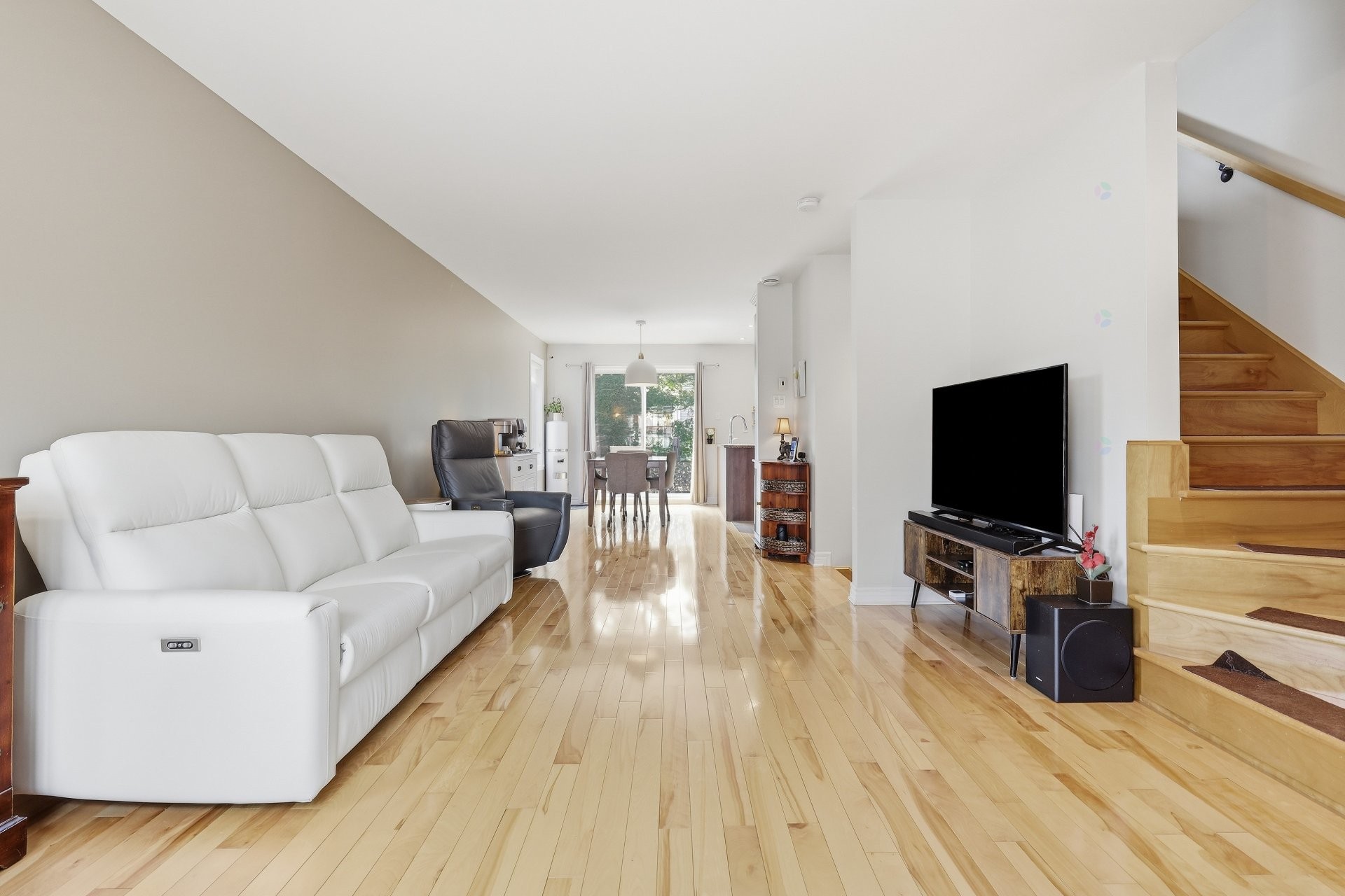 









280


Ch. de Chambly

,
Marieville,




QC
J3M1N9

