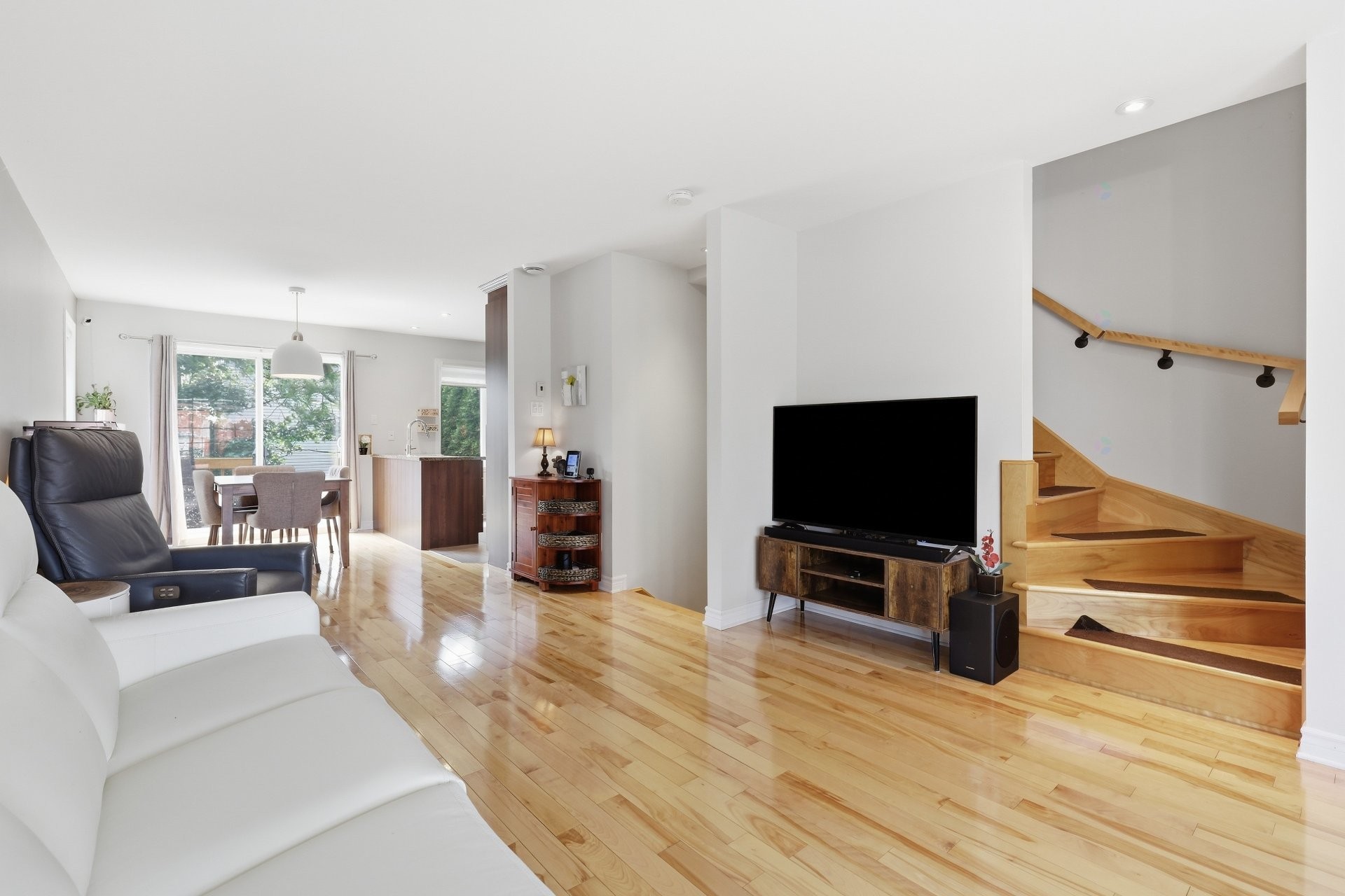 









280


Ch. de Chambly

,
Marieville,




QC
J3M1N9

